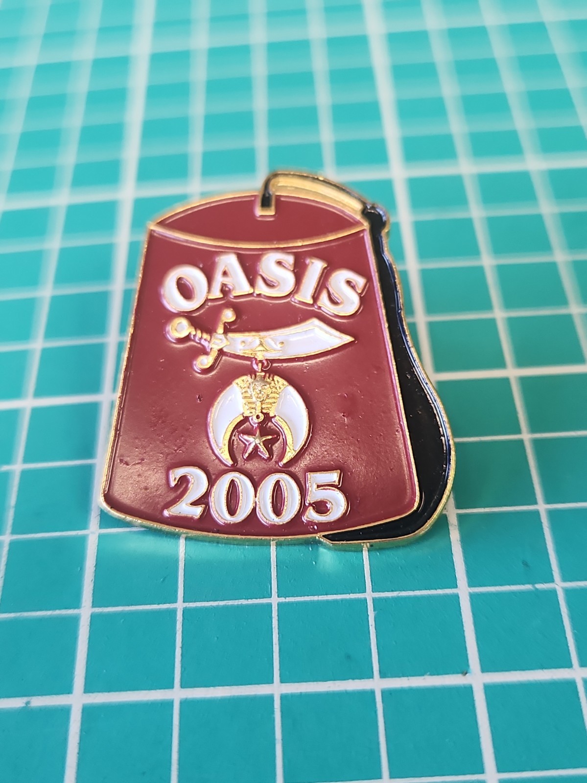 Vtg Freemason Masonic Shriner Oasis 2005 Gold Tone Lapel Pin Vtg Freemason Masonic Shriner Oasis 2005 Gold Tone Lapel Pin