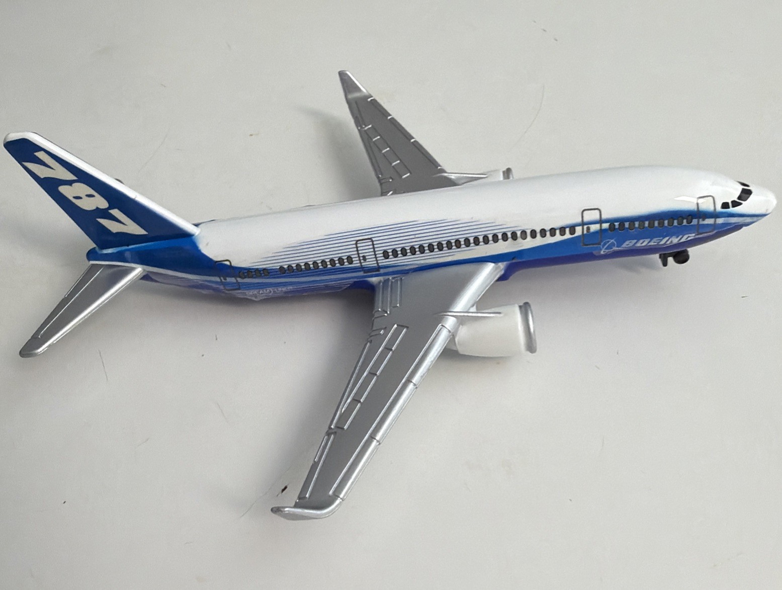 1:400 Scale Boeing Model 787 Dreamliner, Blue/White/Silver(New other please read 1:400 Scale Boeing Model 787 Dreamliner, Blue/White/Silver(New other please read