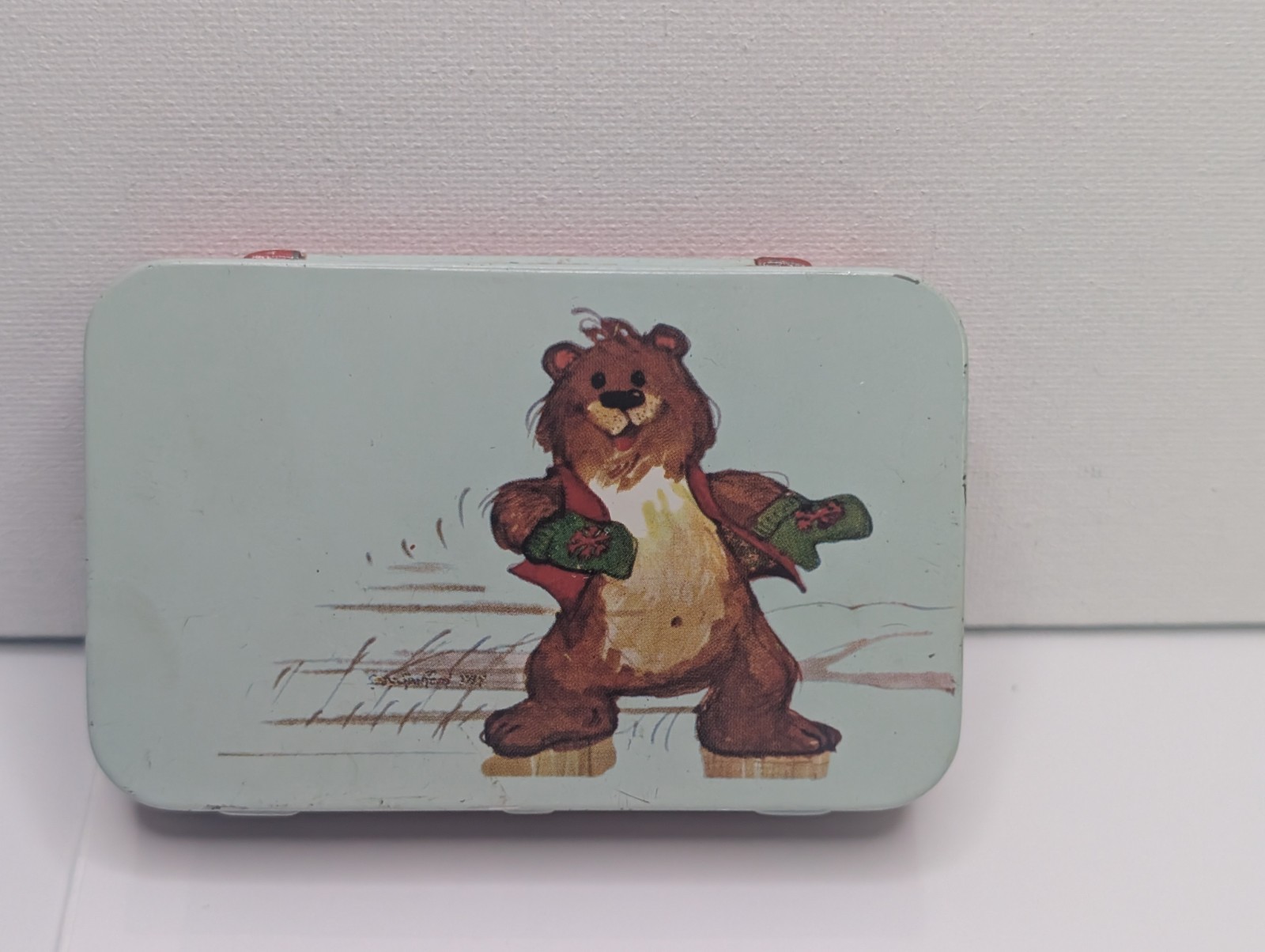 Vintage 1979 Suzy's Zoo Enesco Hinged Metal Tin Bear Hong Kong Collectible