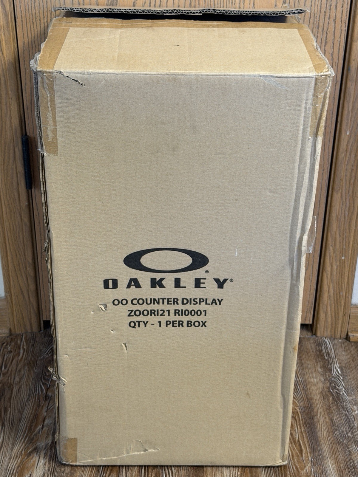 Oakley Counter Swivel Display Stand With Hooks ZOORI21 RI0001 Oakley Counter Swivel Display Stand With Hooks ZOORI21 RI0001
