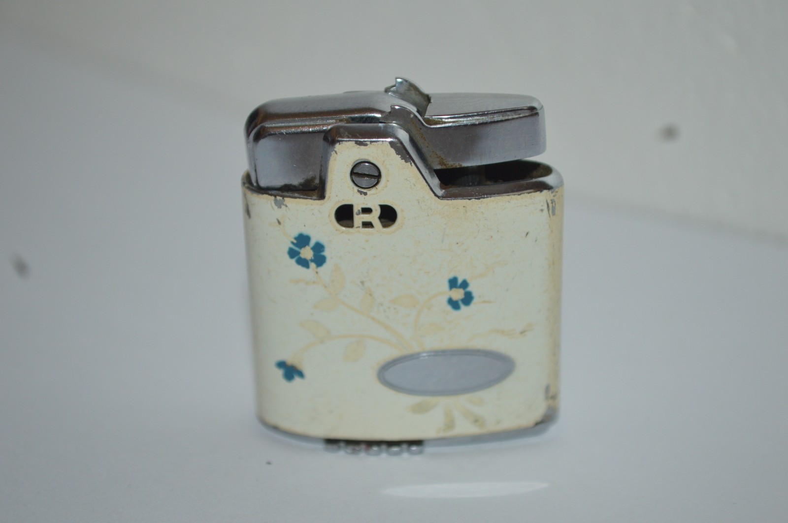 RONSON PETITE Pocket Lighter Petrol Fluid 1.5 Inches Tall Circa 1958 Sold As-Is