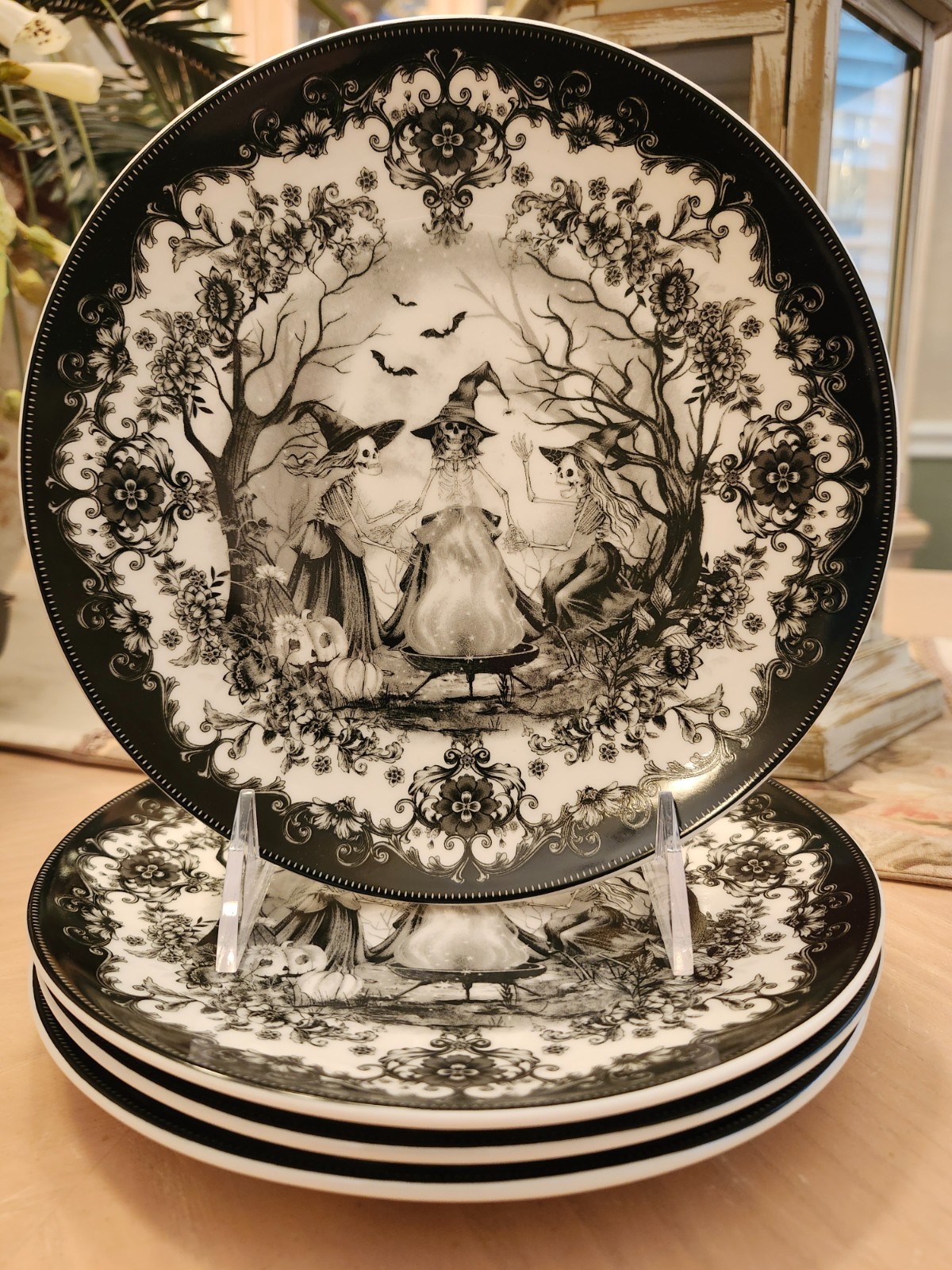 EATON FINE DINING HALLOWEEN SPOOKY WITCH 4 PLATE SET SIDE PLATES APPETIZER BATS EATON FINE DINING HALLOWEEN SPOOKY WITCH 4 PLATE SET SIDE PLATES APPETIZER BATS