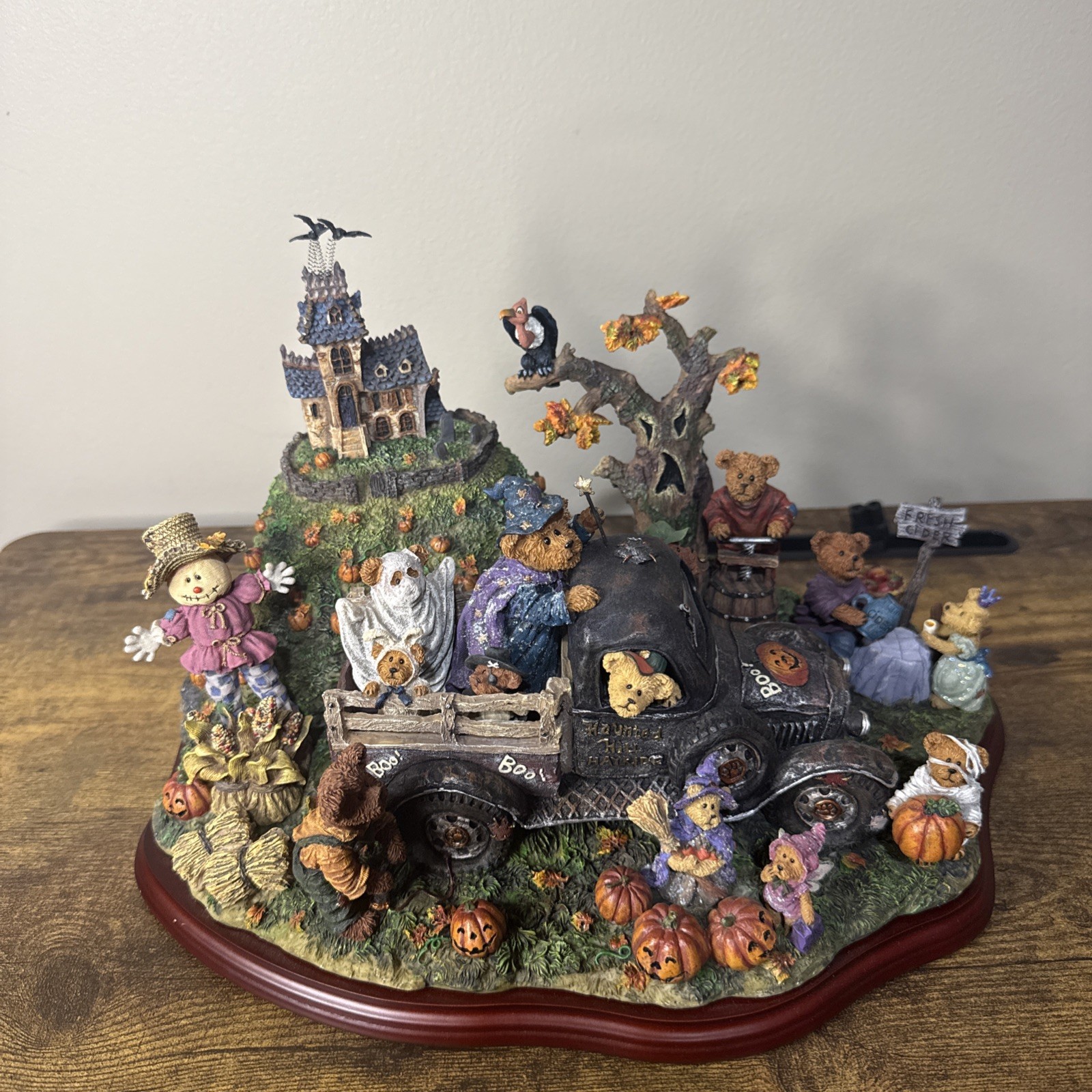Boyds Bears Danbury Mint The Boyds Bears At Haunted Hill In Original Packaging Boyds Bears Danbury Mint The Boyds Bears At Haunted Hill In Original Packaging