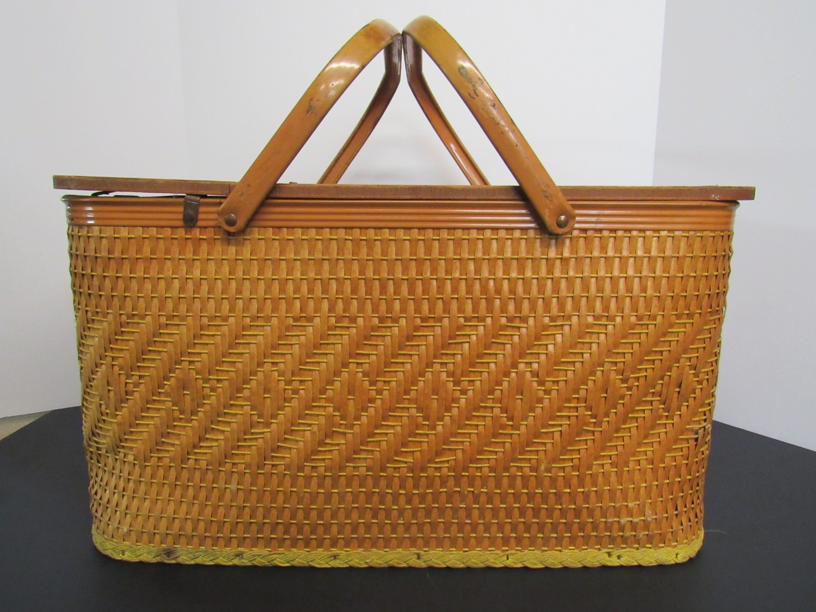 Vintage Redmon Woven Wicker Hinged Wood Top Picnic Basket - Peru, Indiana 1950's Vintage Redmon Woven Wicker Hinged Wood Top Picnic Basket - Peru, Indiana 1950's