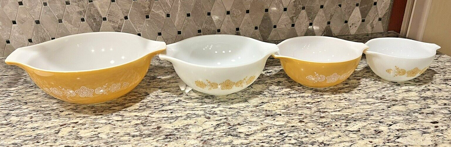 Pyrex Butterfly Gold Cinderella Mixing Bowl Set of 4 Nesting 441 442 443 444