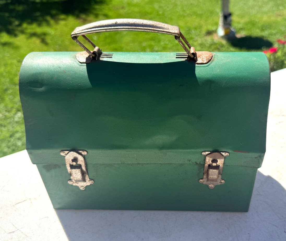 Vintage American Thermos Company Green Metal Dome Top Pail Lunch Box with Star Vintage American Thermos Company Green Metal Dome Top Pail Lunch Box with Star