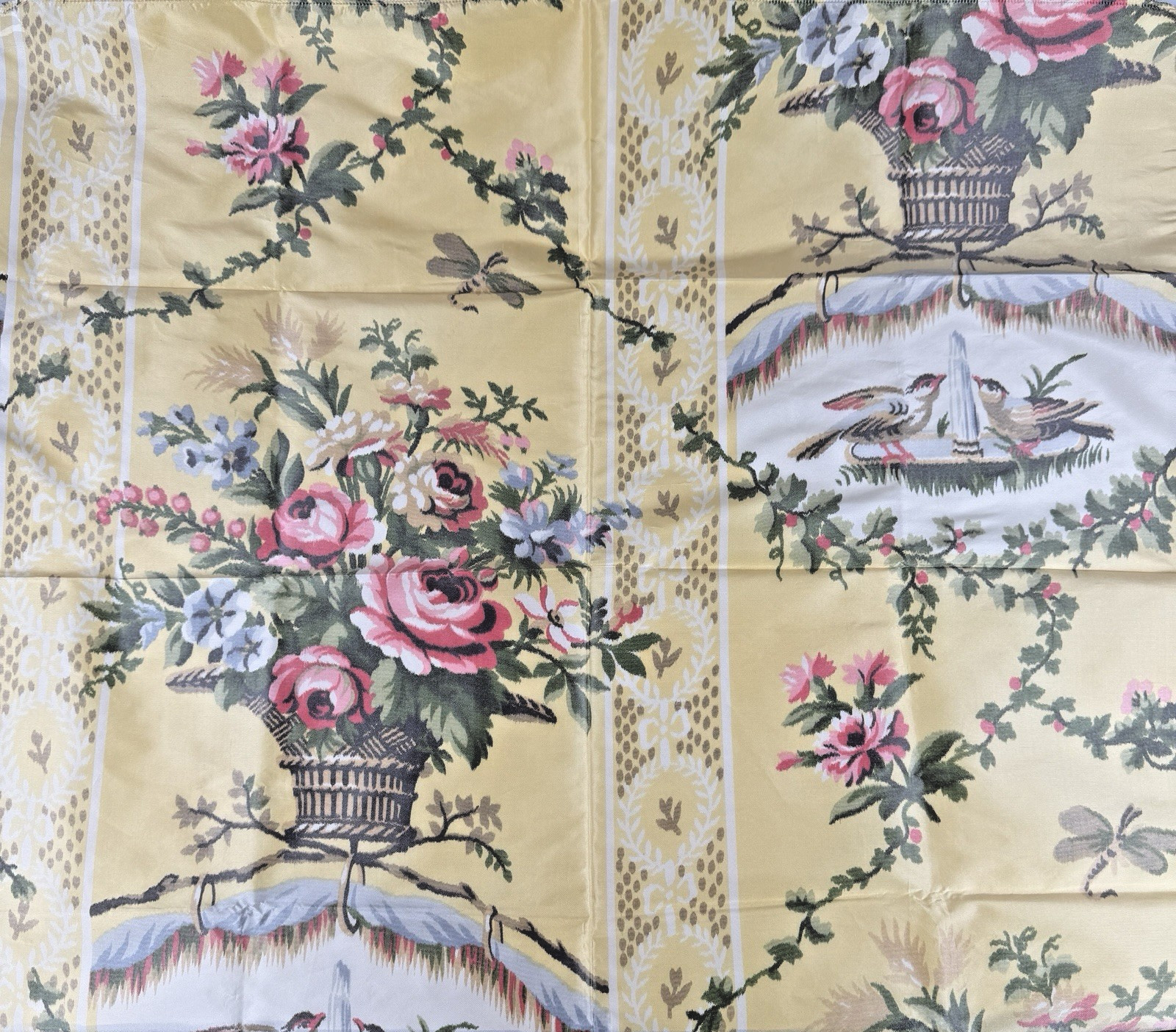 Scalamandre Fontainebleau Lelievre Fabric Silk Remnant 25x25 Scalamandre Fontainebleau Lelievre Fabric Silk Remnant 25x25