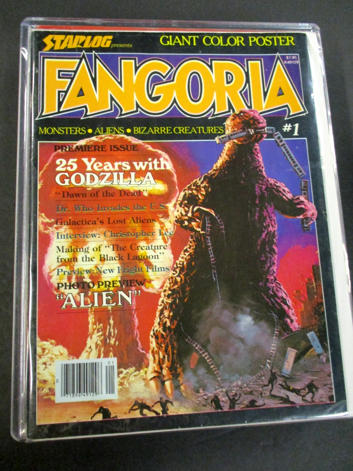 FANGORIA #1 1979 HOOR MAGAZING 1ST ISSUE HOT POSTER INTACT CLEAN GODZILLA BX70