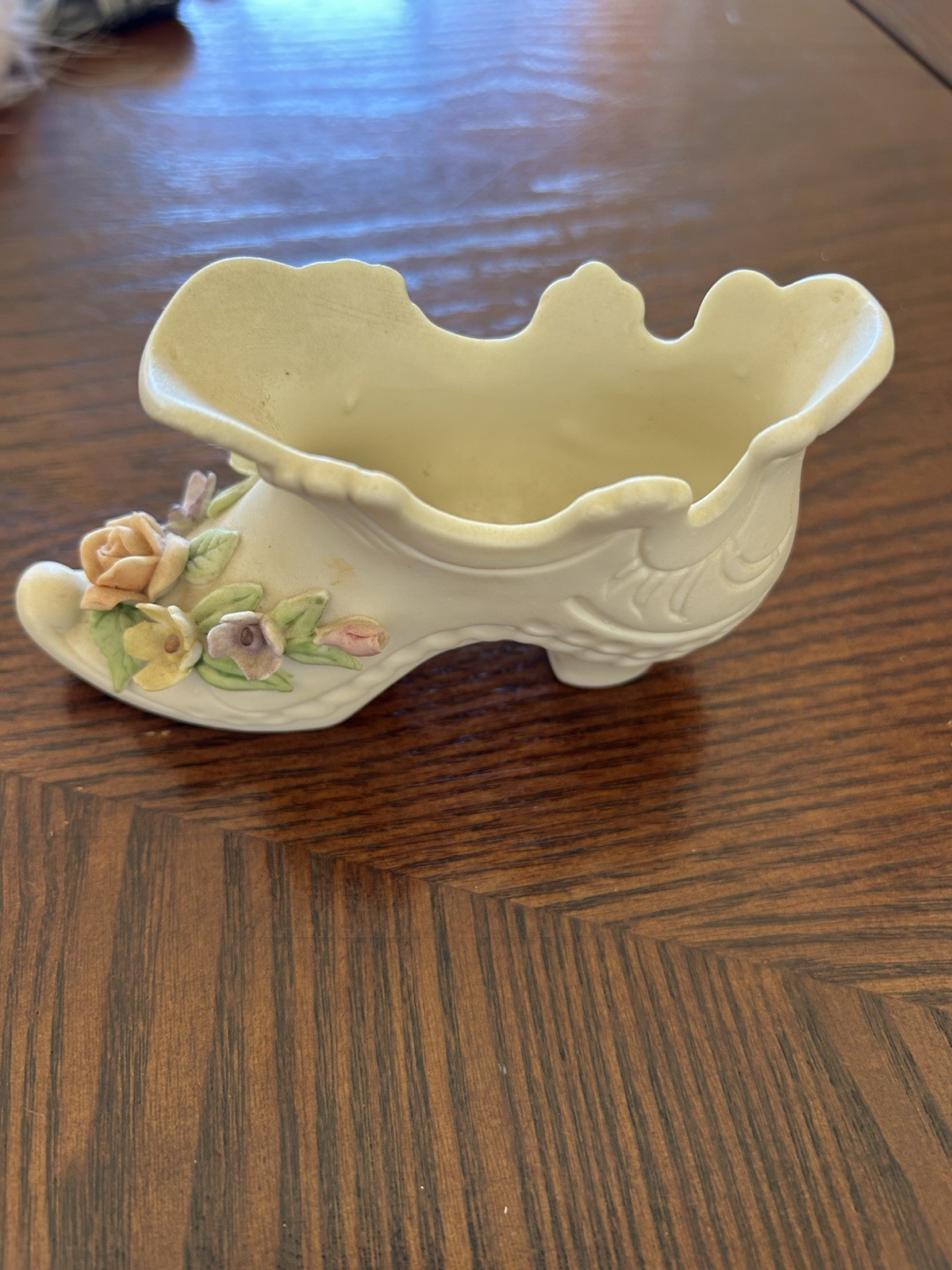 Vintage Lefton Antique Ivory Porcelain Shoe Figurine KW657 Hand Painted Japan