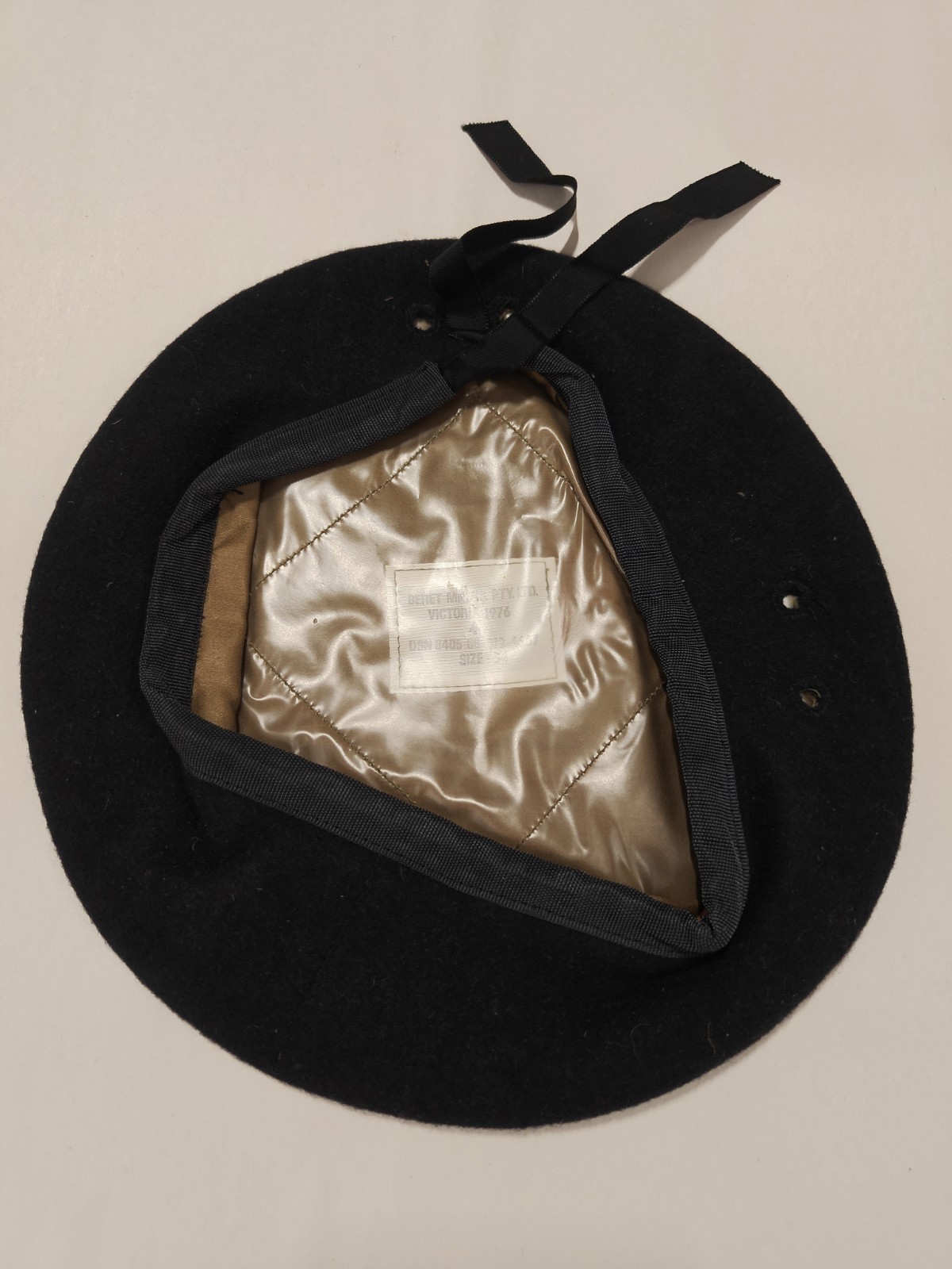 ROYAL AUSTRALIAN NAVY BERET HAT DATED 1976 ROYAL AUSTRALIAN NAVY BERET HAT DATED 1976