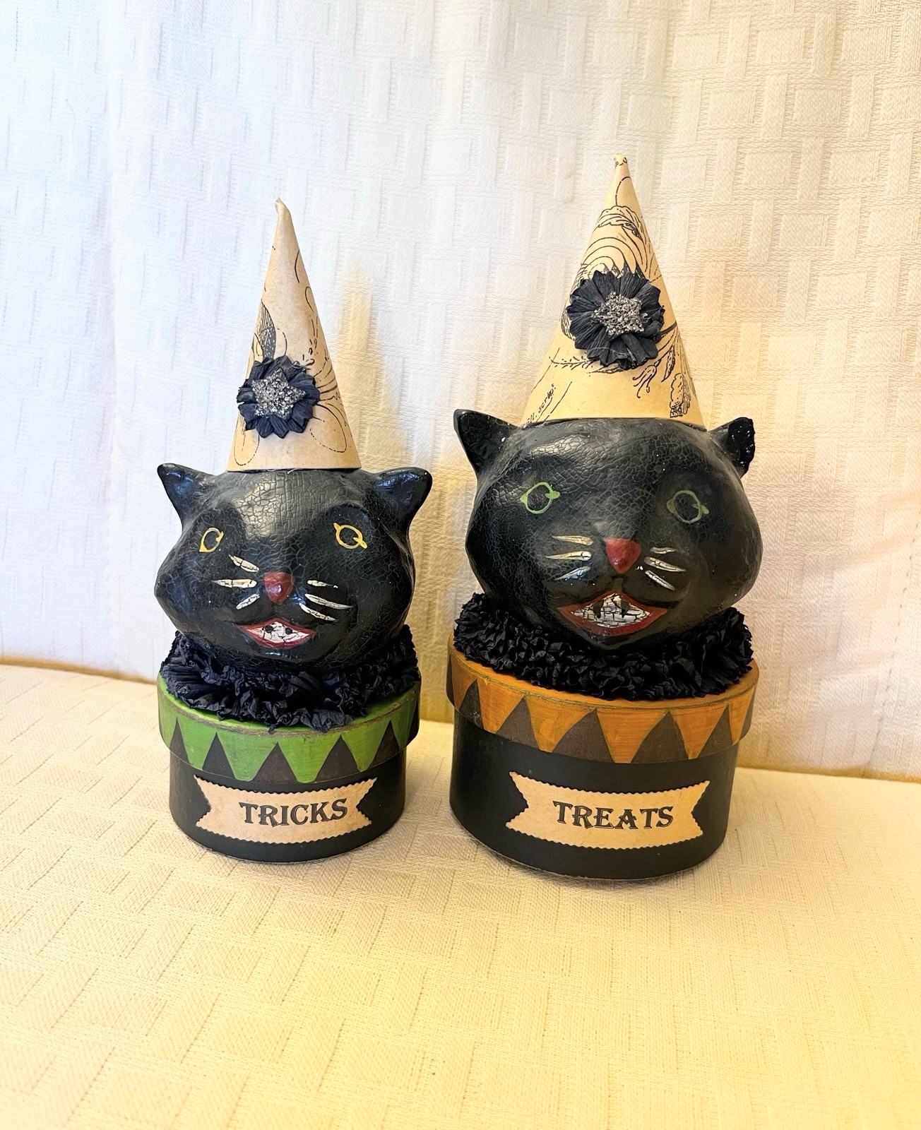 2004 Nicol Sayre Halloween Black Cat Tricks & Treats Box Pair Midwest Folk Art 2004 Nicol Sayre Halloween Black Cat Tricks & Treats Box Pair Midwest Folk Art