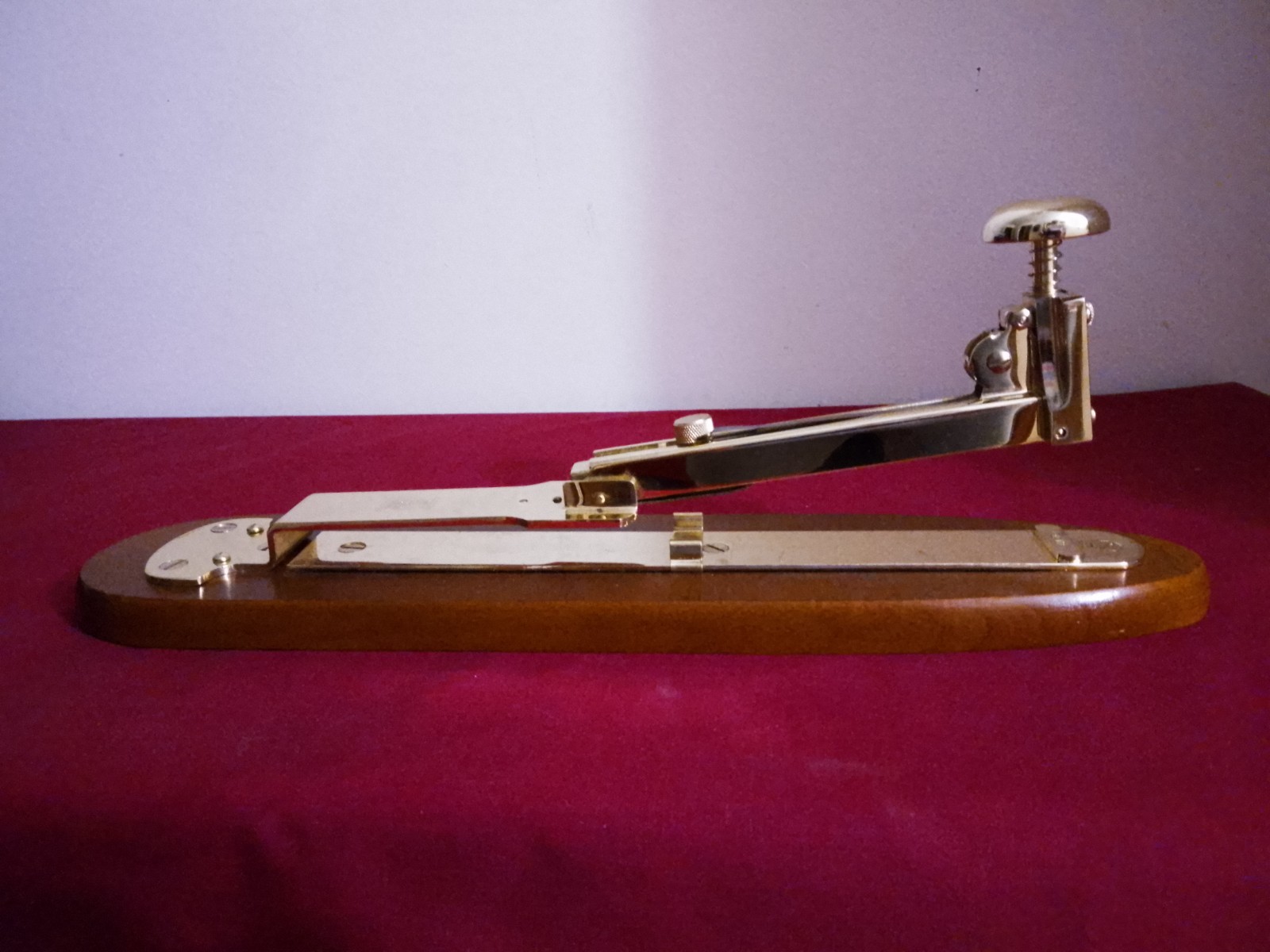 Vintage El Casco M-58 23kt Gold Plated Executive Stapler - Rare Wood Base Spain