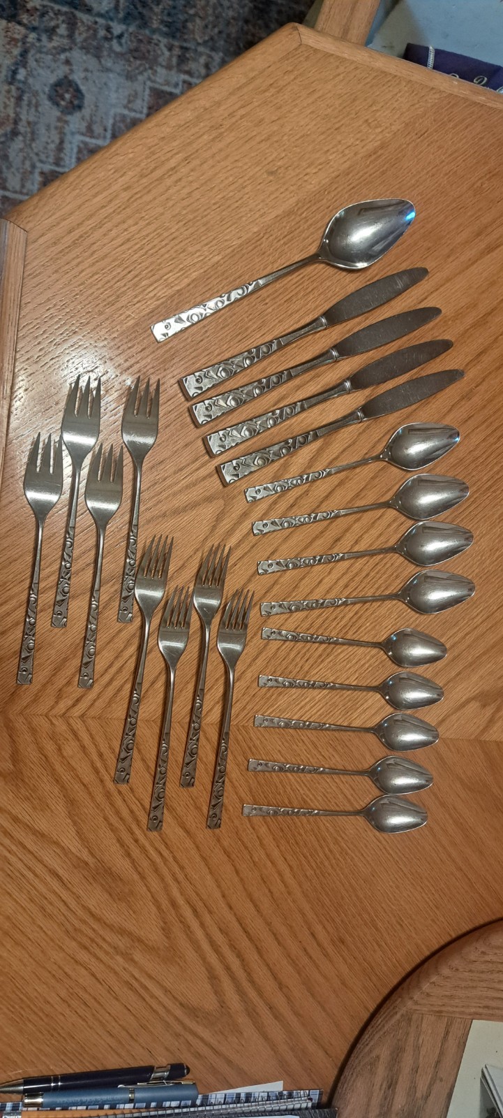 1847 Rogers Bros. Stainless Navajo Pattern 22pc. 4 5pc Settings + Serving Spoon