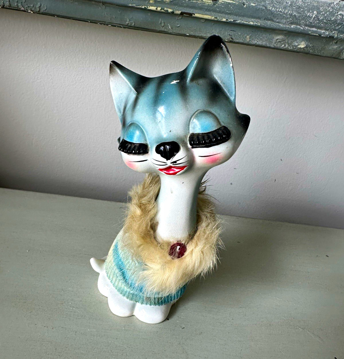 Vintage brinns furry collar eyelashes kitschy cat figurine Japan Vintage brinns furry collar eyelashes kitschy cat figurine Japan