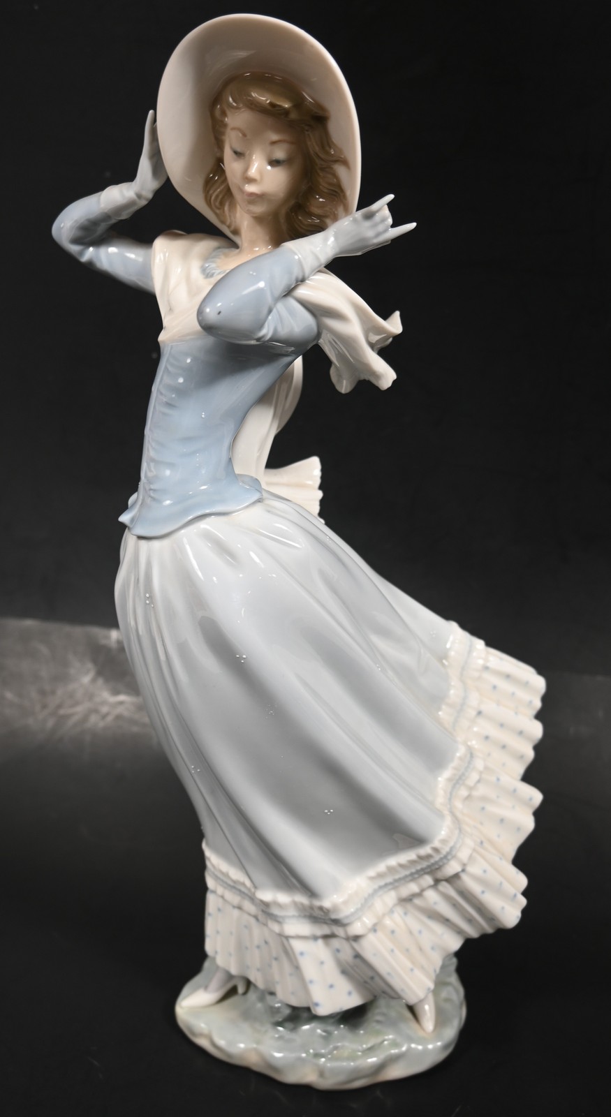 Vintage LLADRO PORCELAIN FIGURINE SPRING BREEZE #4936, #13.25