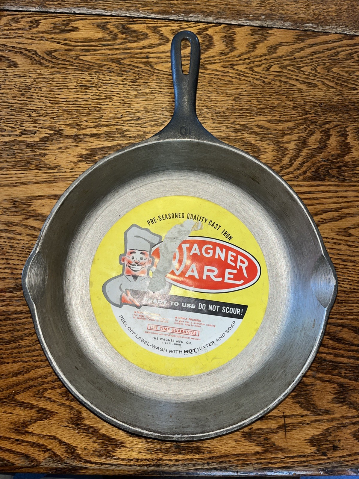 VINTAGE NO. 10A WAGNER WARE CAST IRON ROUND SKILLET NOS VINTAGE NO. 10A WAGNER WARE CAST IRON ROUND SKILLET NOS