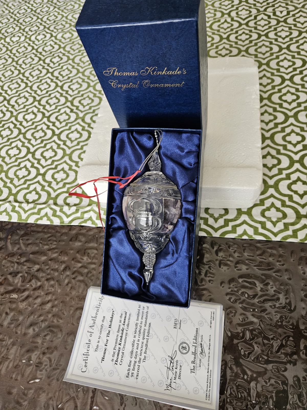 PREMIERE ISSUE THOMAS KINKADE ANNUAL CRYSTAL ORNAMENT PREMIERE ISSUE THOMAS KINKADE ANNUAL CRYSTAL ORNAMENT