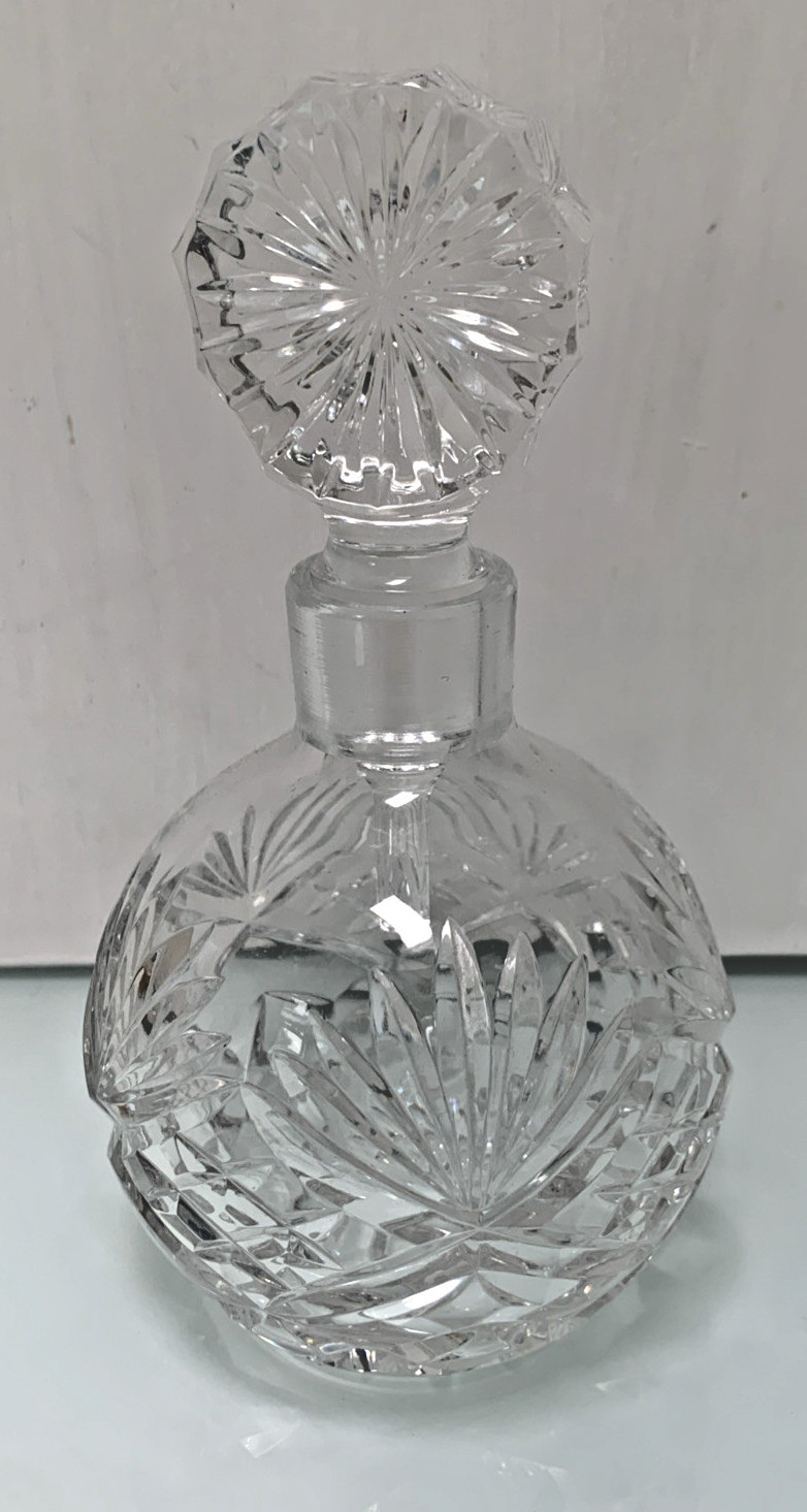 Vintage Cut Glass Pefume Bottle & Stopper, 1st Quality, Excellent Condition 15cm Vintage Cut Glass Pefume Bottle & Stopper, 1st Quality, Excellent Condition 15cm
