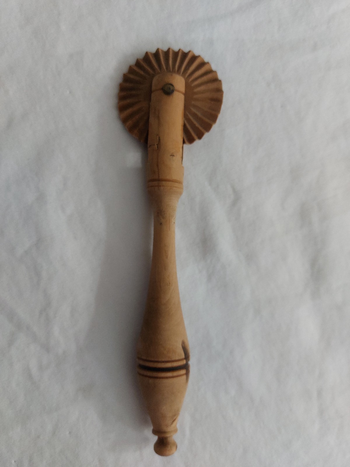 Antique Wooden Pastry Wheel Pie Crimper Jagger Hand Carved Turned Handle Treen Antique Wooden Pastry Wheel Pie Crimper Jagger Hand Carved Turned Handle Treen
