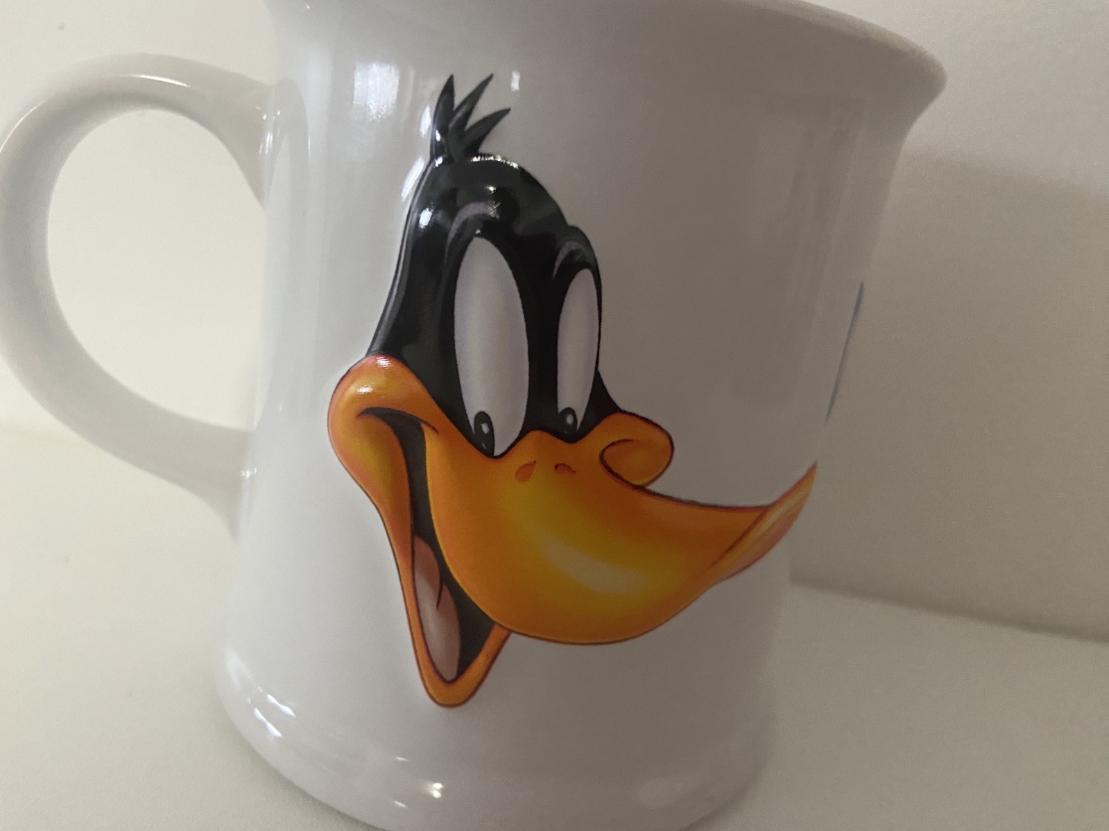 Daffy Duck Looney Tunes Embossed Mug Warner Bros Studio Store Vinrage 2003 RARE