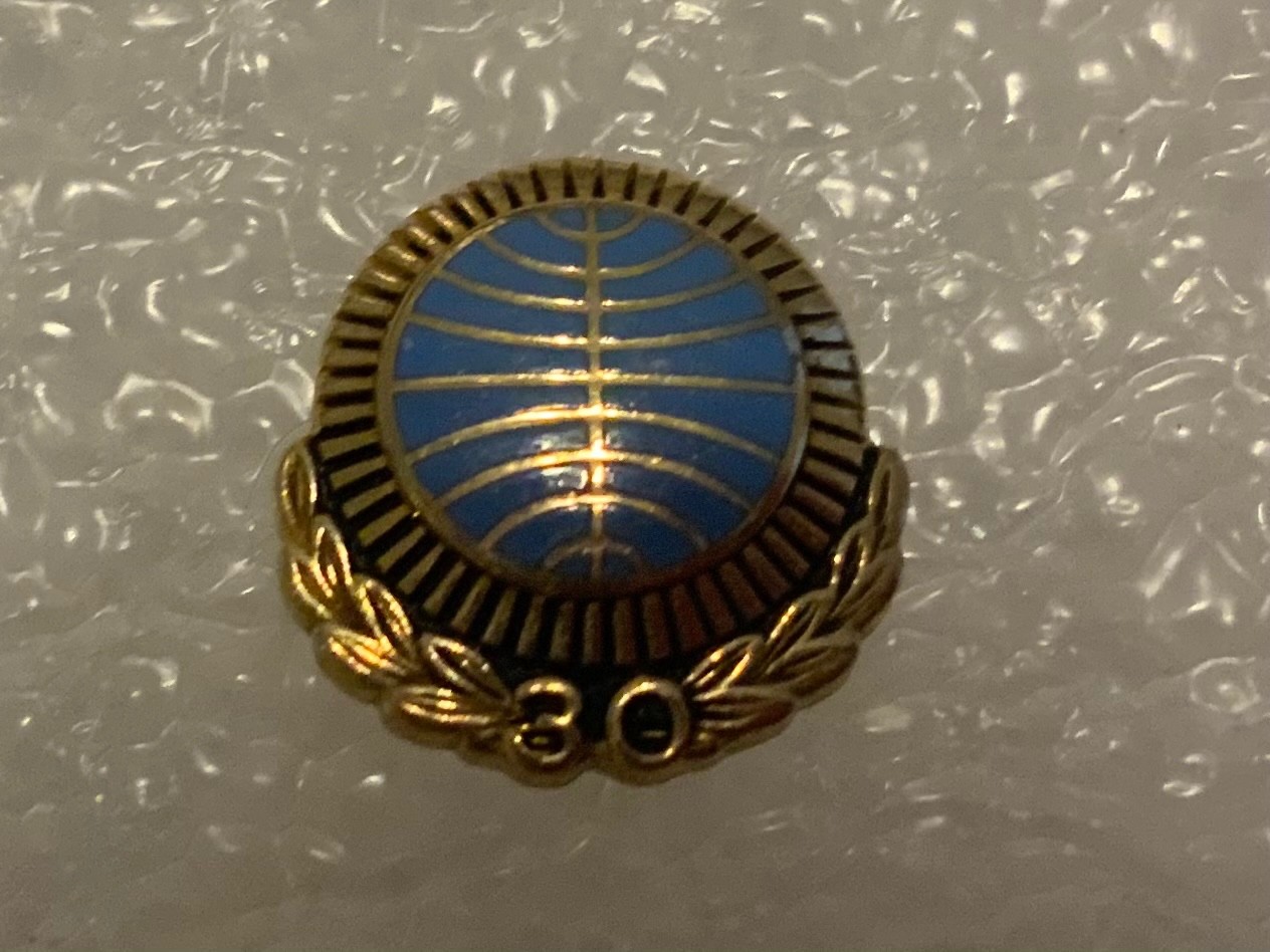 PAN AMERICAN AIR LINES SERVICE PIN 30 YEAR ,LGB 10 K CLUTCH BACK