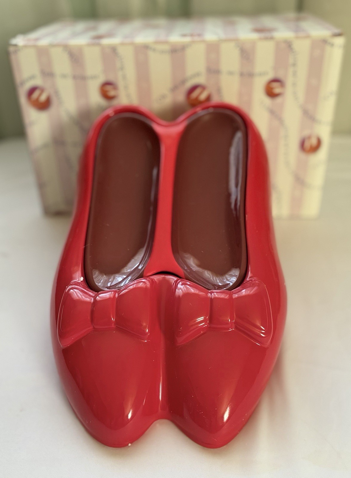 1999 Enesco Wizard of Oz Ruby Red Slippers Shoes Ceramic Cookie Jar w/ Box
