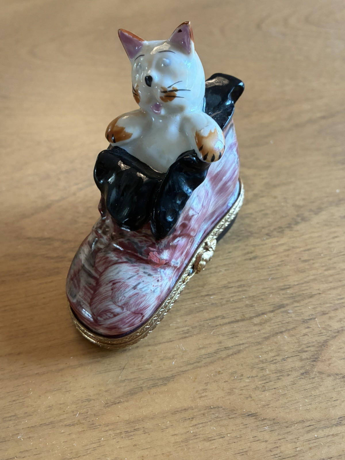 Limoges France Kitten In Boot Trinket Box Peint Main Hand Painted Porcelain, 3”