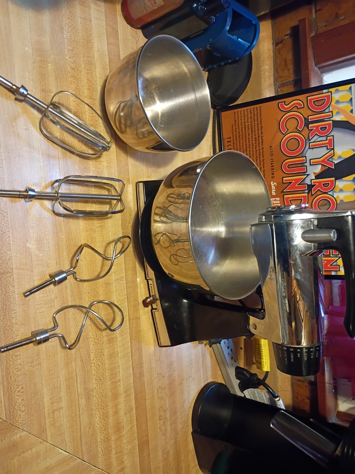 Vtg Sunbeam Mixmaster 12 Speed Stand Mixer w/ 2 Bowls & 4 Beaters, Chrome *Works
