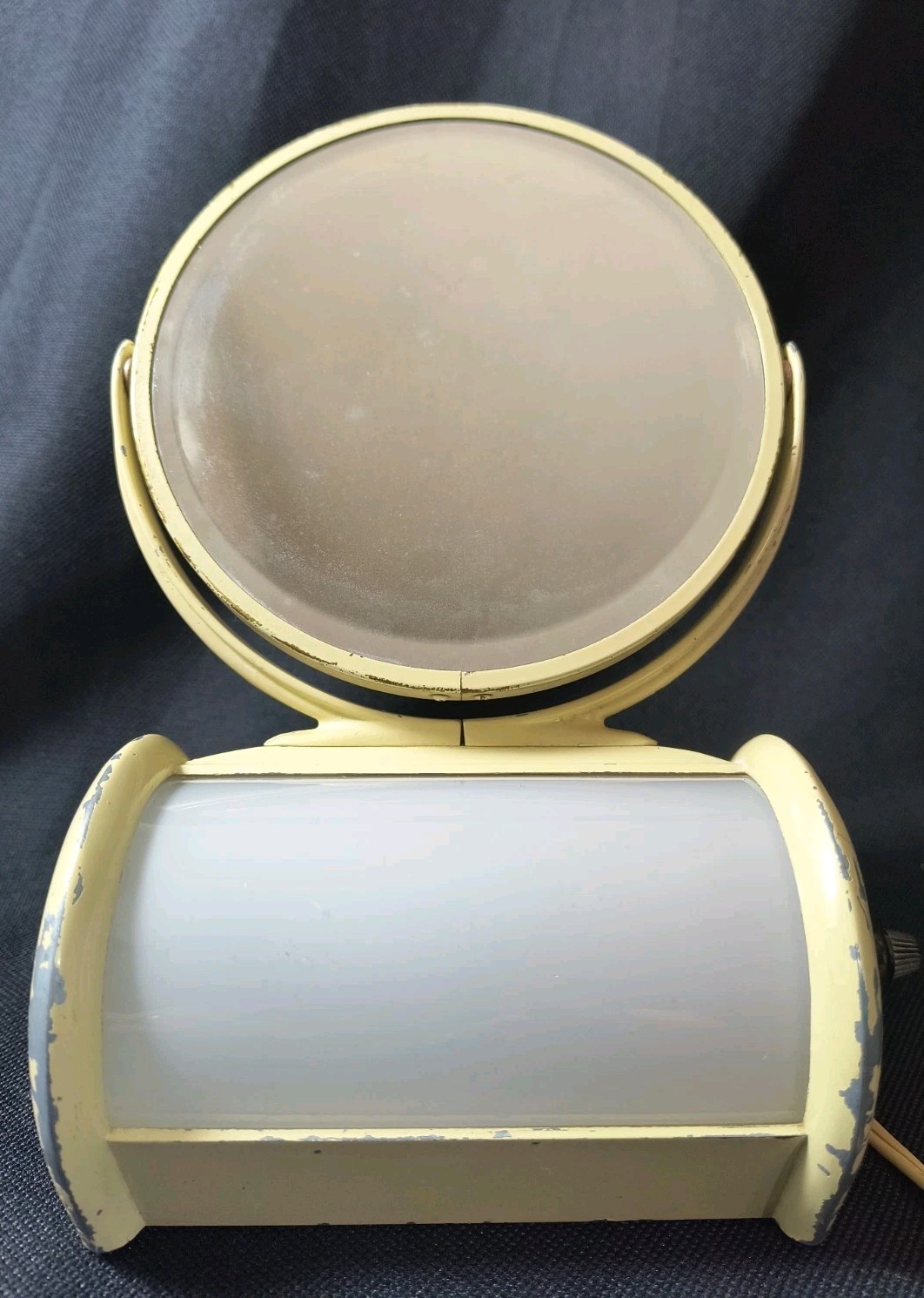 Vintage 1930s Art Deco Style Lighted Vanity Makeup Double Mirror Table Top Vintage 1930s Art Deco Style Lighted Vanity Makeup Double Mirror Table Top