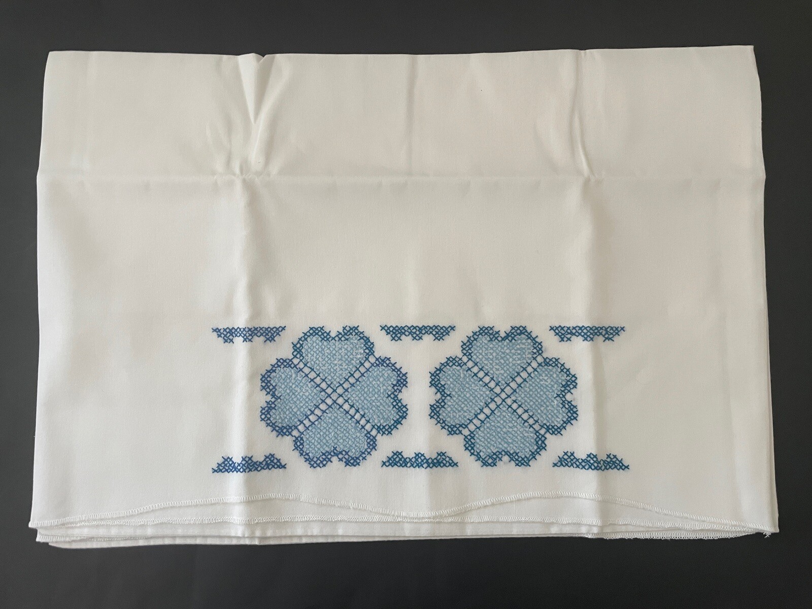 Pair PILLOWCASES Standard White Royal Light Blue Embroidery Clover Hearts Vtg Pair PILLOWCASES Standard White Royal Light Blue Embroidery Clover Hearts Vtg