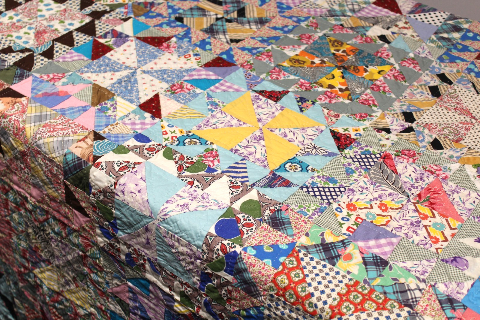 Vintage Handmade Scrappy Pinwheel Quilt 94x69 Patchwork Hand Quilted Hand Sewn Vintage Handmade Scrappy Pinwheel Quilt 94x69 Patchwork Hand Quilted Hand Sewn