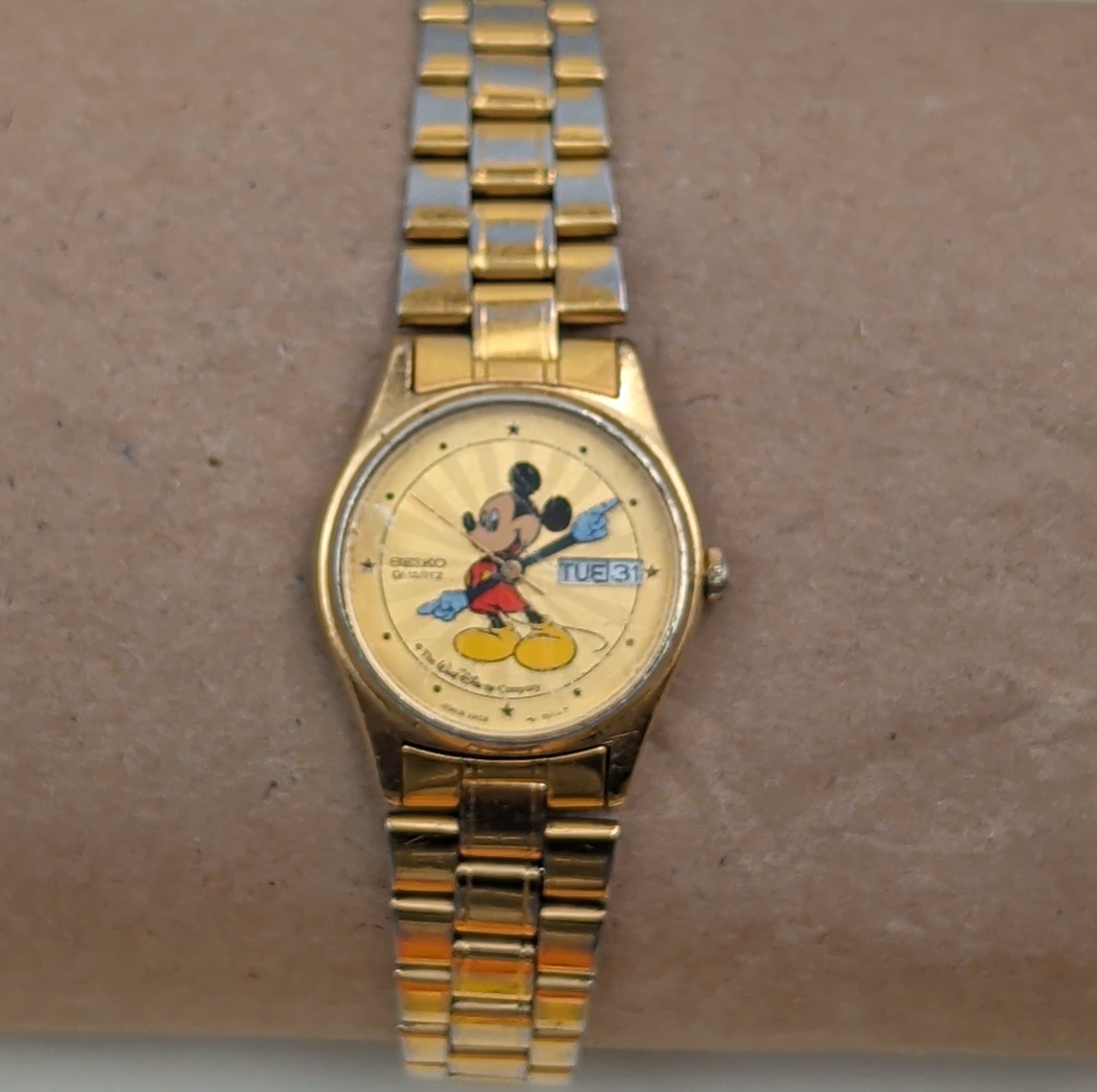 Vintage Seiko Disney Mickey Mouse Quartz Watch Day Date Gold Tone 2A23-0089 A3