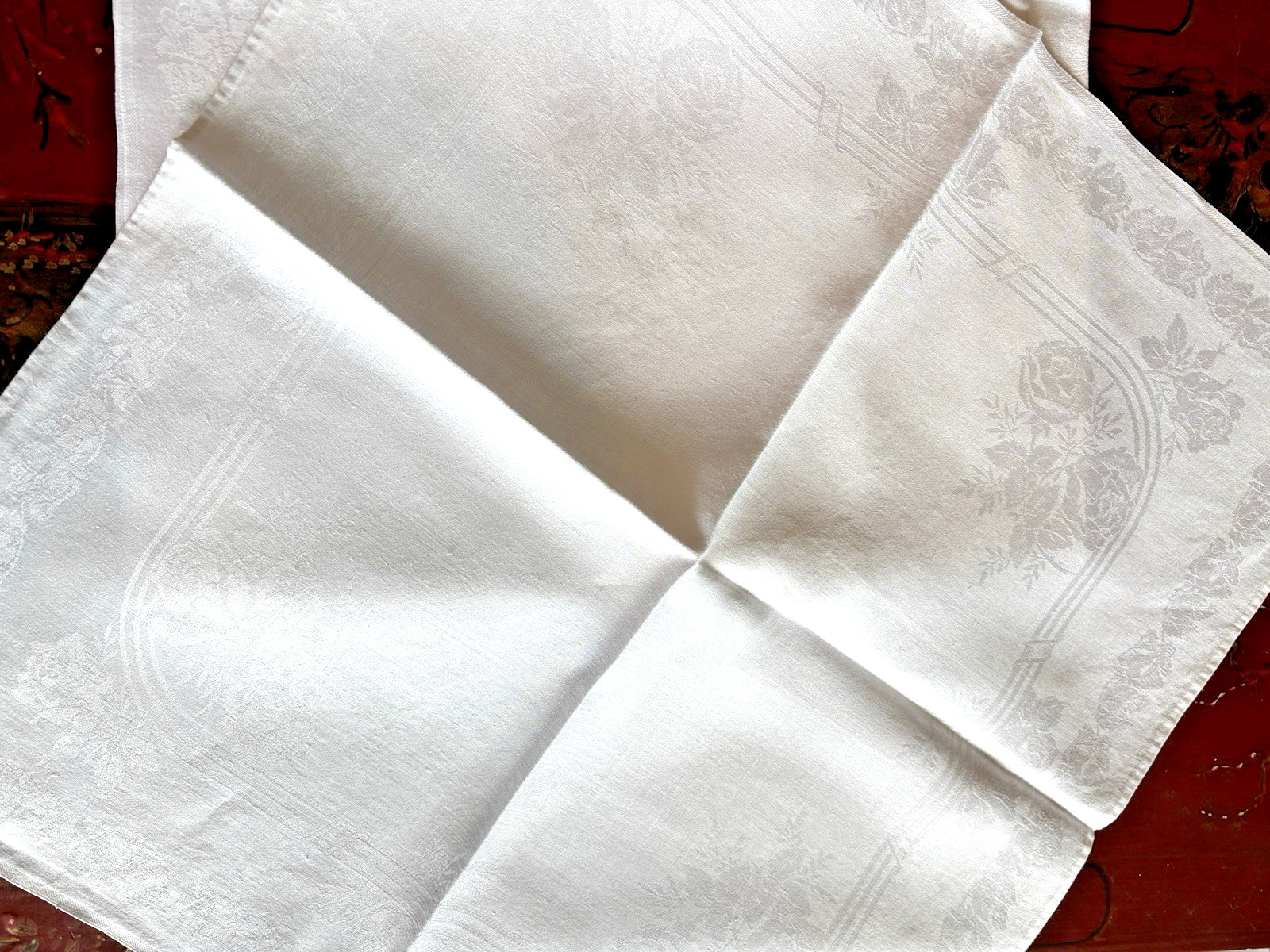 SEVEN (7) ANTIQUE FINEST DAMASK LINEN LARGE 21 X 22\ SEVEN (7) ANTIQUE FINEST DAMASK LINEN LARGE 21 X 22\