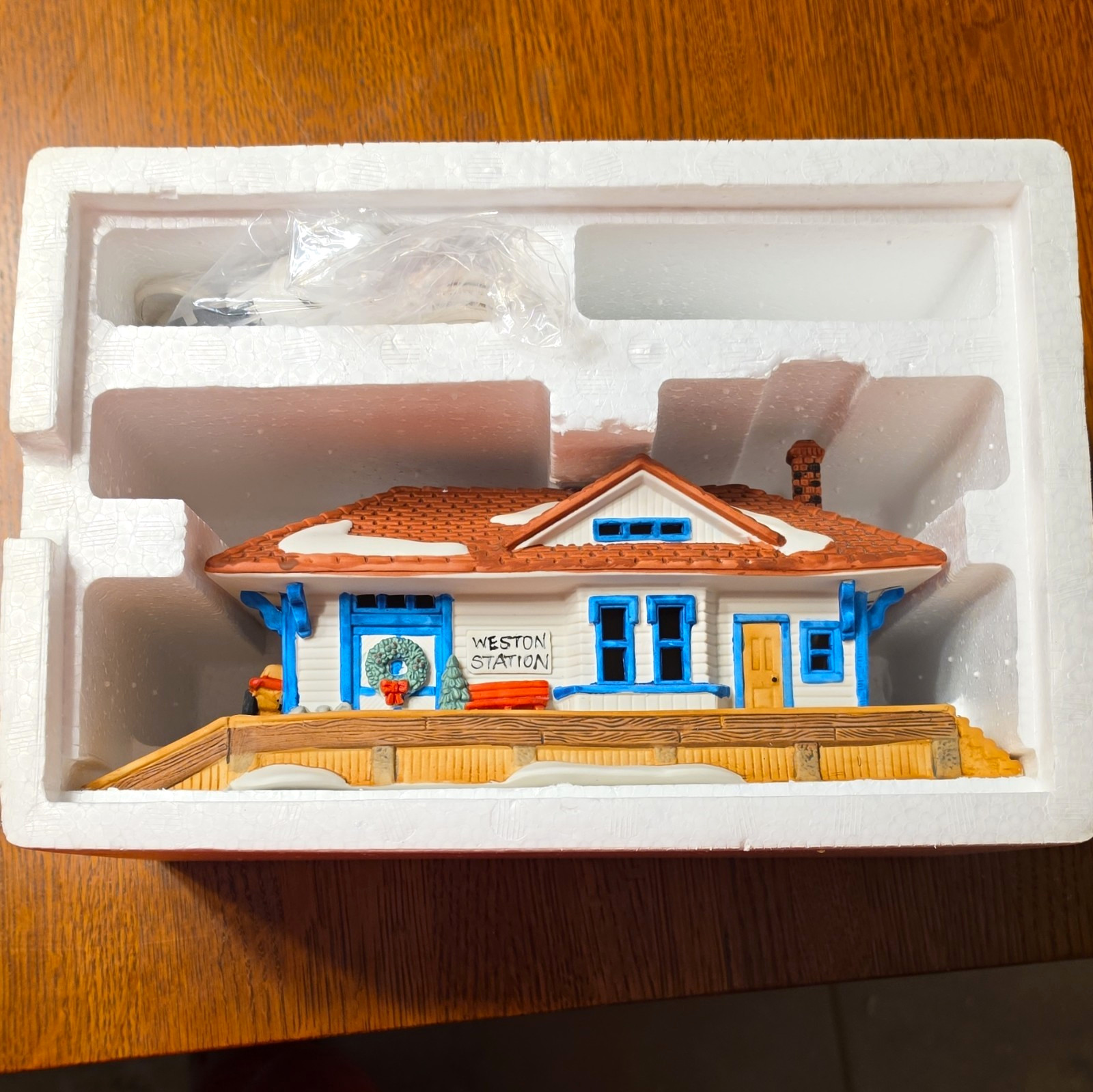 Dept 56 New England Village Weston Train Station Porcelain 1987
