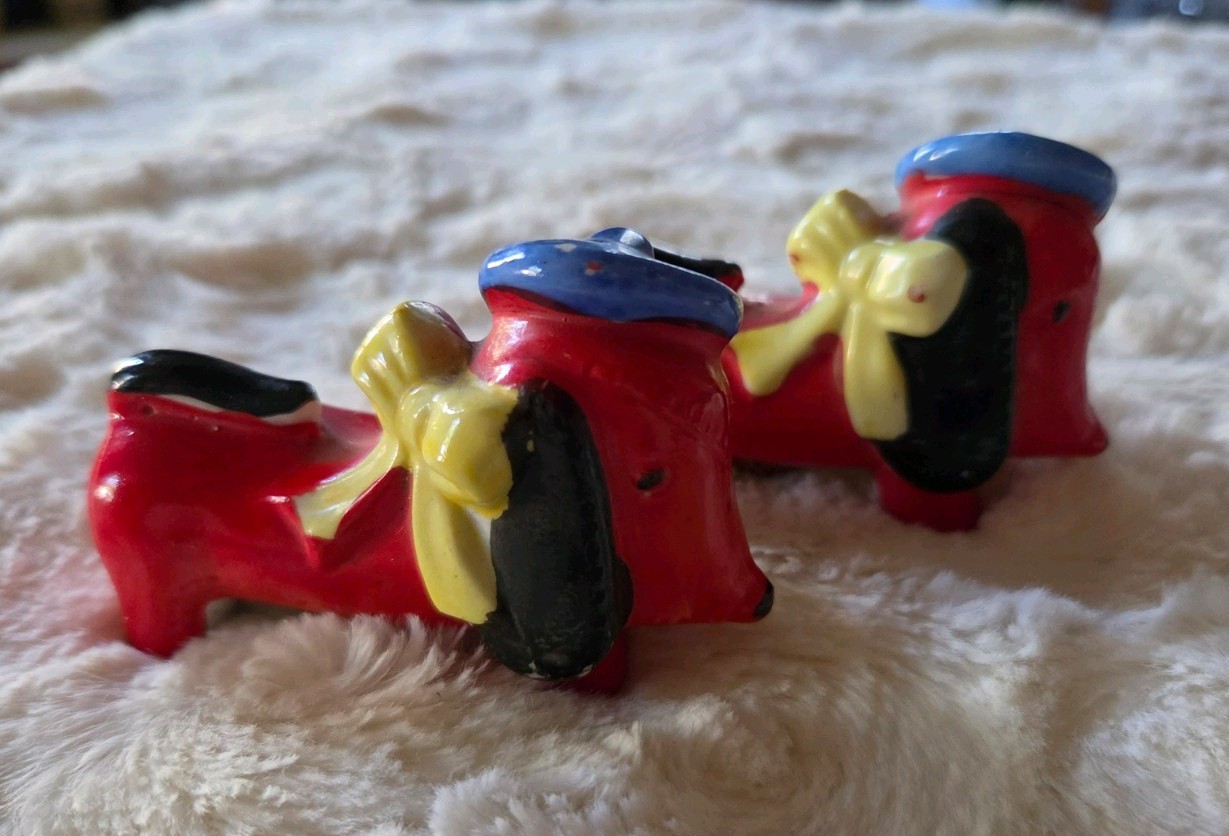 Vintage Japan French Weiner Dog Wearing Berets Salt Pepper Shakers