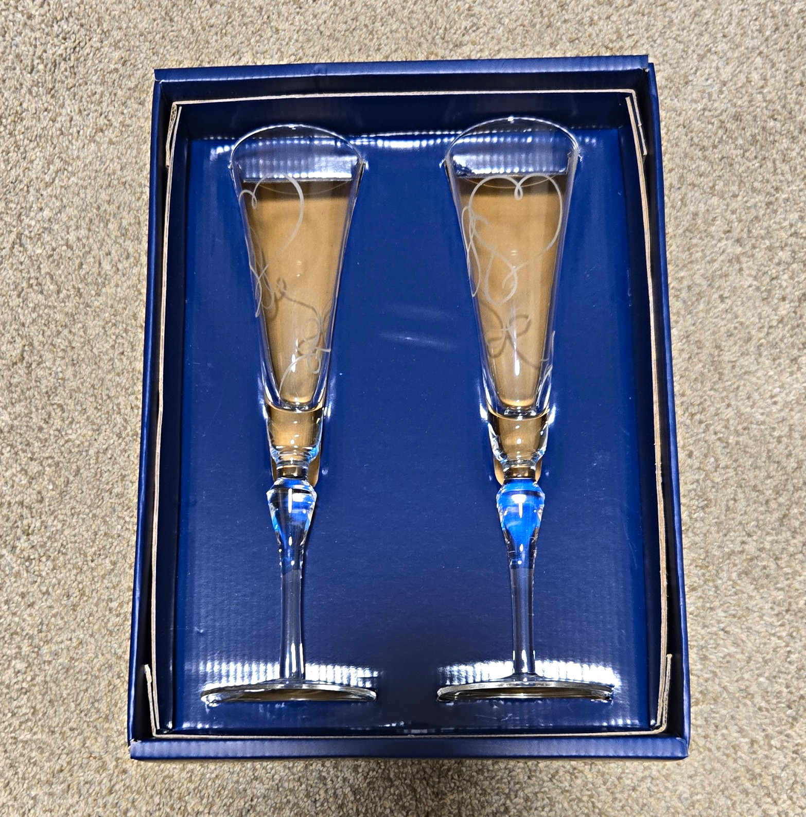 Mikasa Love Story❤️ Champagne Flutes 7 3/4 fl oz Set of 2 w/ Presentation Box