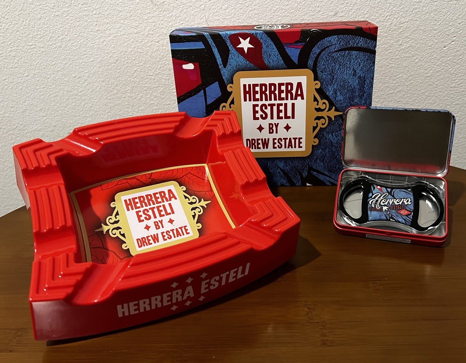 Drew Estate Herrera Esteli Stadium Ashtray and Cigar Cutter with Rest - Gift Box