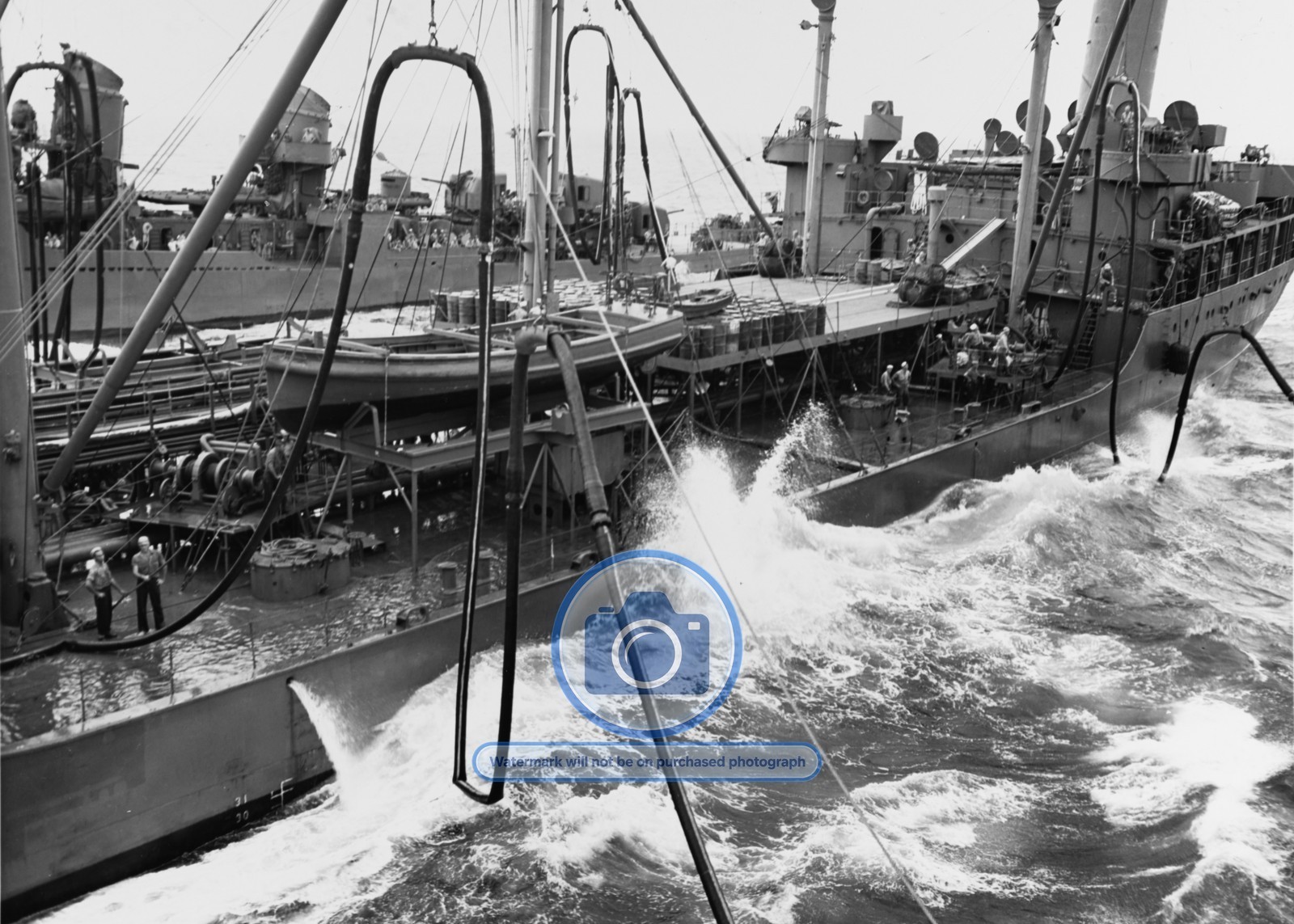 USS KANKAKEE FLEET OILER REFUELING SOLOMONS WORLD WAR II 1944 5X7 PHOTO