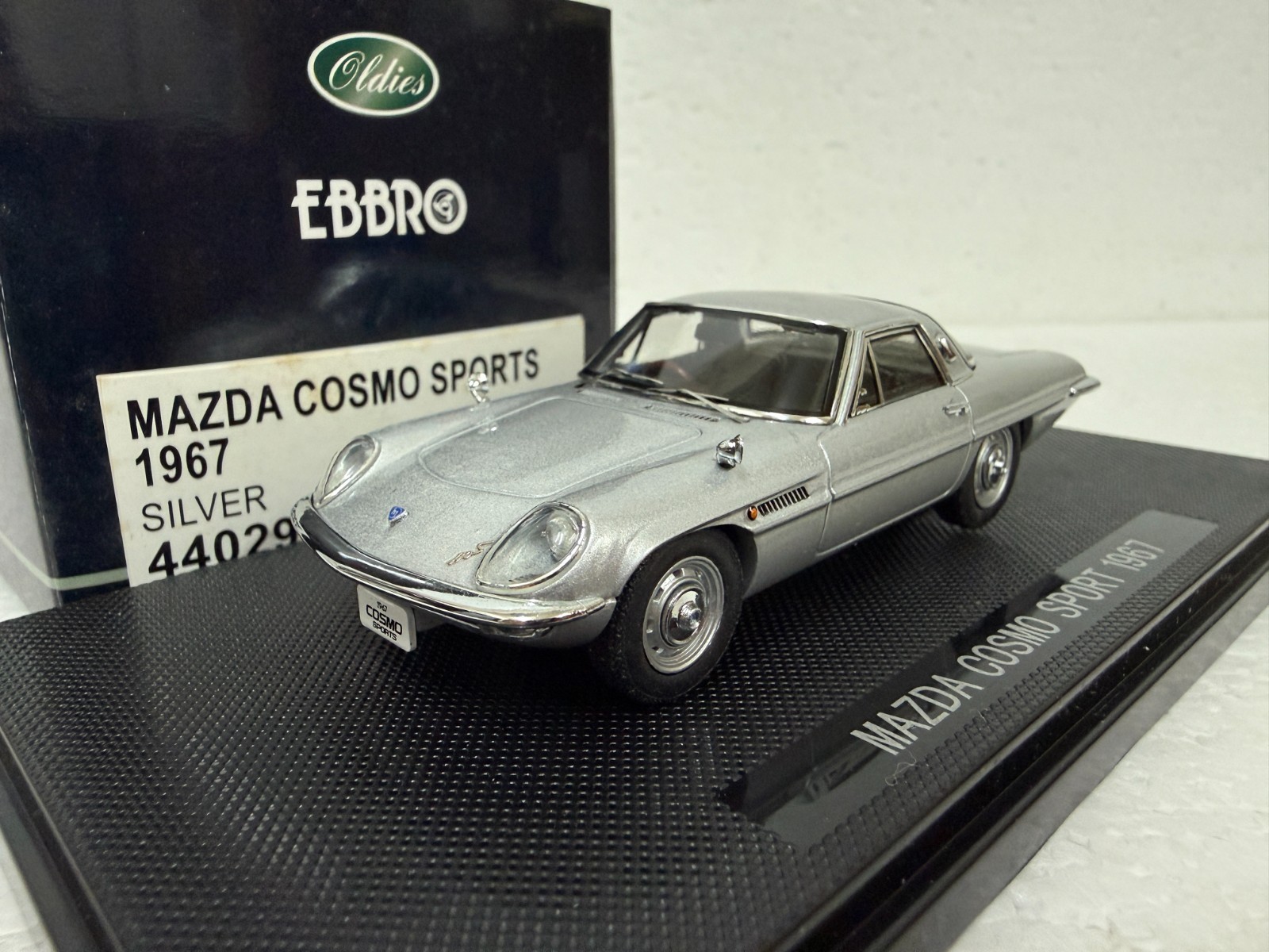 Ebbro 44029 Mazda Cosmo Sports Coupe Silver 1967 1:43 scale diecast model car