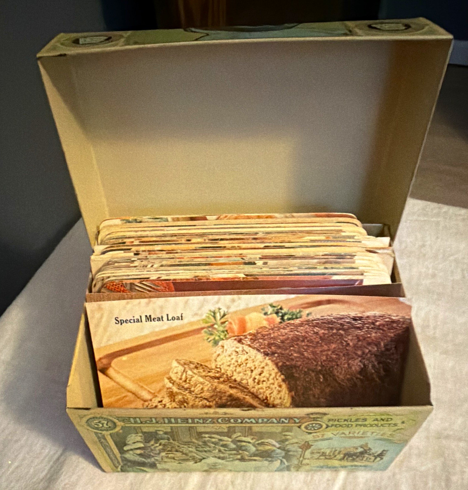 H.J. Heinz Company 1977 Recipe Box w/ Cards Pickles & Condiments Green