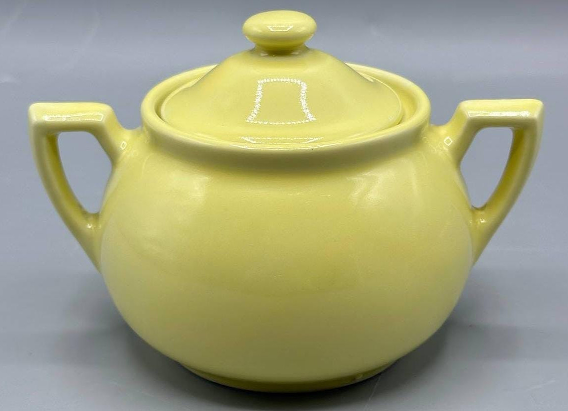 Vintage Lipton's Tea Yellow Ceramic Sugar Bowl Lid Hall China USA Art Deco Vintage Lipton's Tea Yellow Ceramic Sugar Bowl Lid Hall China USA Art Deco