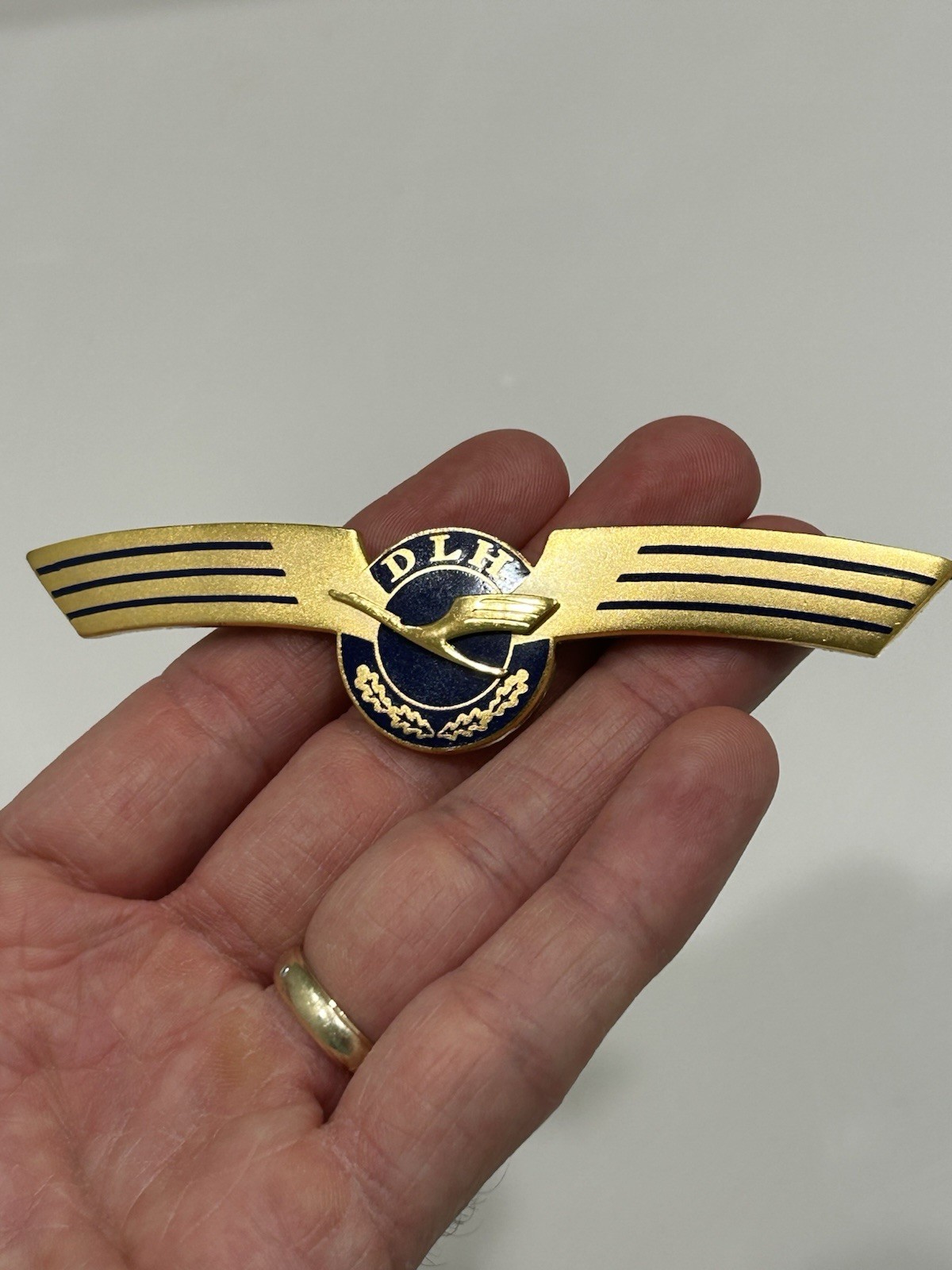 DLH Deutsche Lufthansa Pilot Wings Pin 1950s 1960s Screwback Badge 4\