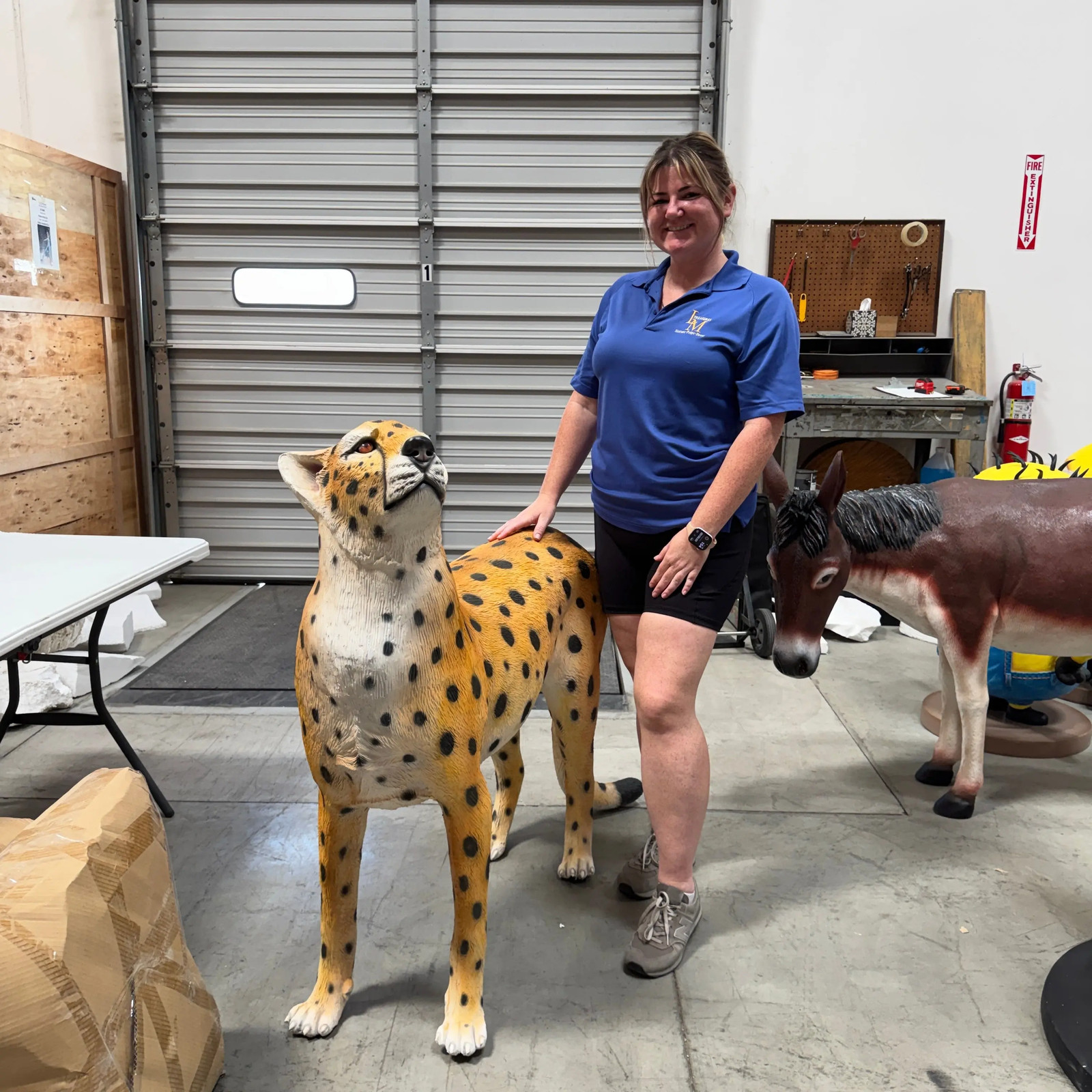 Watchful Head Up Cheetah Life Size Statue Resin Big Cat Wildlife Home Decor Prop Watchful Head Up Cheetah Life Size Statue Resin Big Cat Wildlife Home Decor Prop