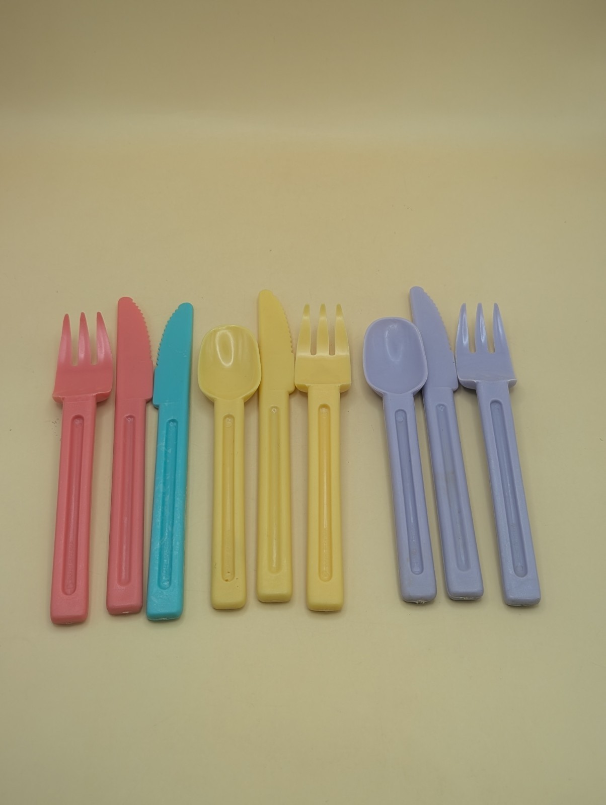 9 Vintage 70\'s Retro Pastel Plastic Picnic Cutlery Flatware Rare Yellow Purple