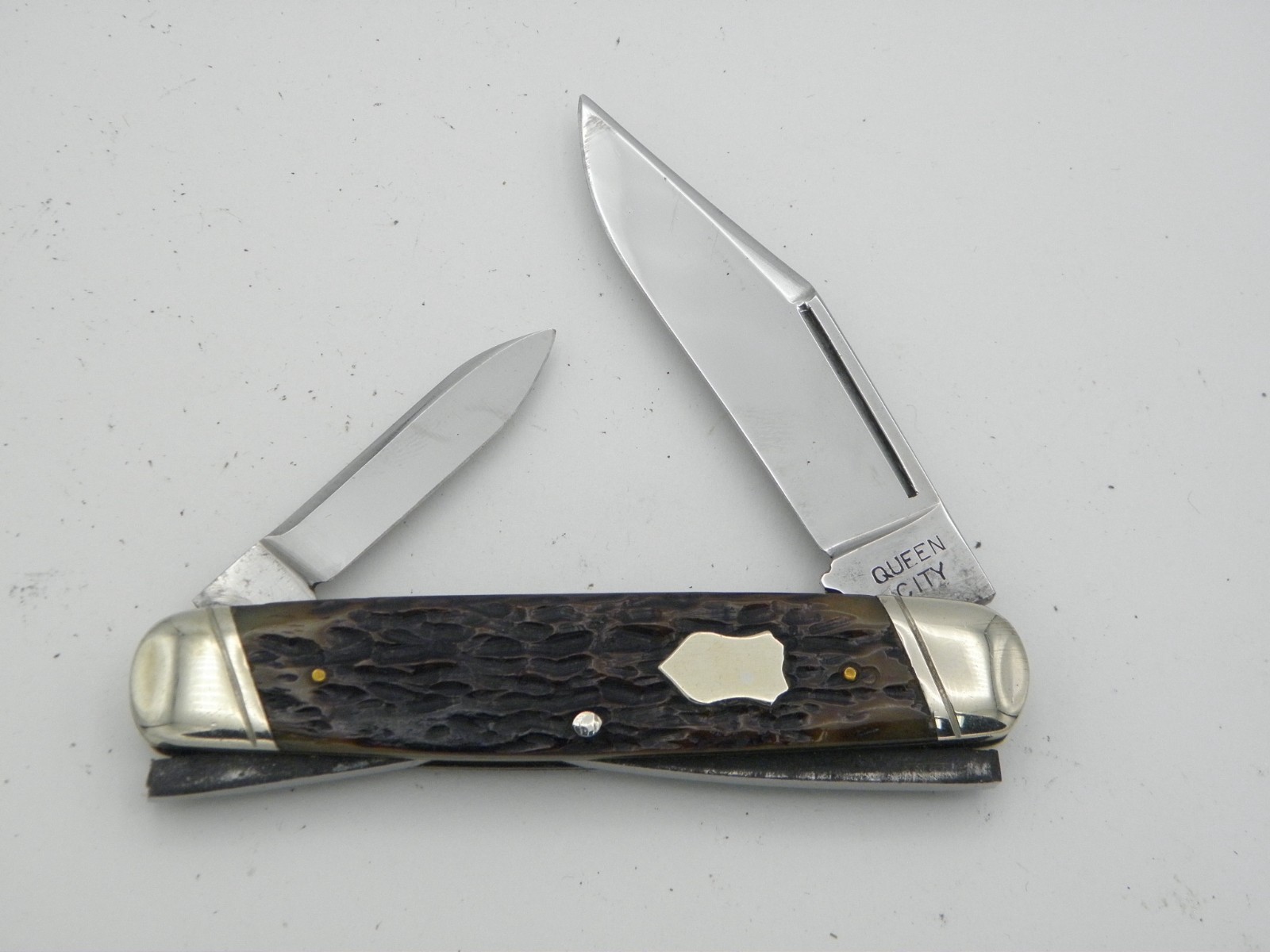 Vintage Queen City two blade opposite end jack: 3 5/8 Vintage Queen City two blade opposite end jack: 3 5/8