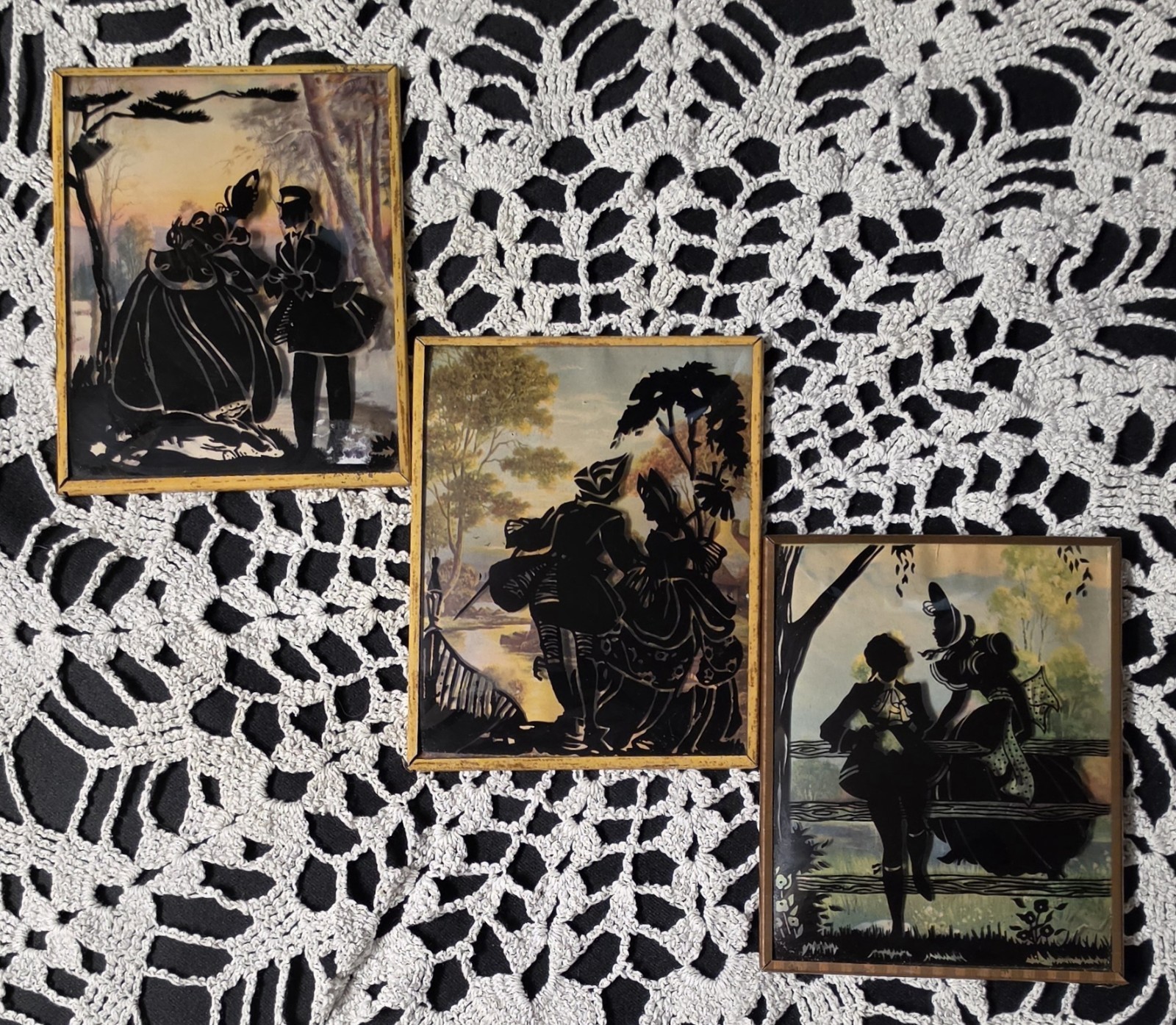 VTG Reverse Painted Silhouette Bubble Glass Victorian Courting Couple Lot of 3 