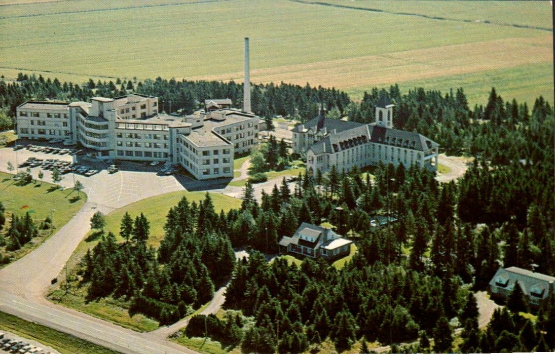 Montmagny Quebec - Hotel-Dieu Hospital and Augustine Monastery - Chrome 1960s Montmagny Quebec - Hotel-Dieu Hospital and Augustine Monastery - Chrome 1960s