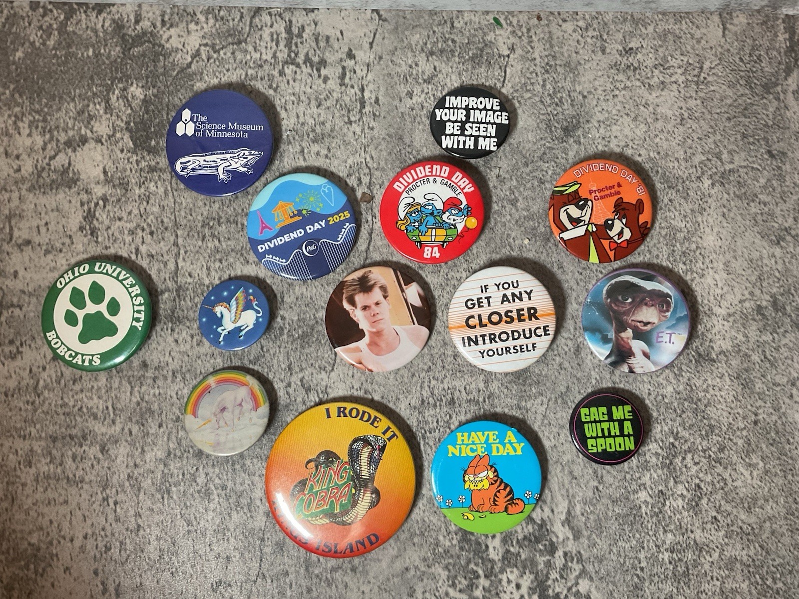 Procter & Gamble (P&G) Dividend Day Kings Island King Cobra Smurfs Pins Buttons
