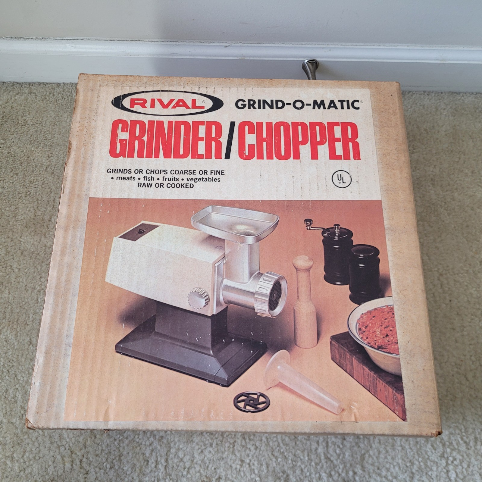 Rival Vintage Grind-O-Matic, Grinder/ Chopper, Model: 2100 M/2, in box & Tested. Rival Vintage Grind-O-Matic, Grinder/ Chopper, Model: 2100 M/2, in box & Tested.