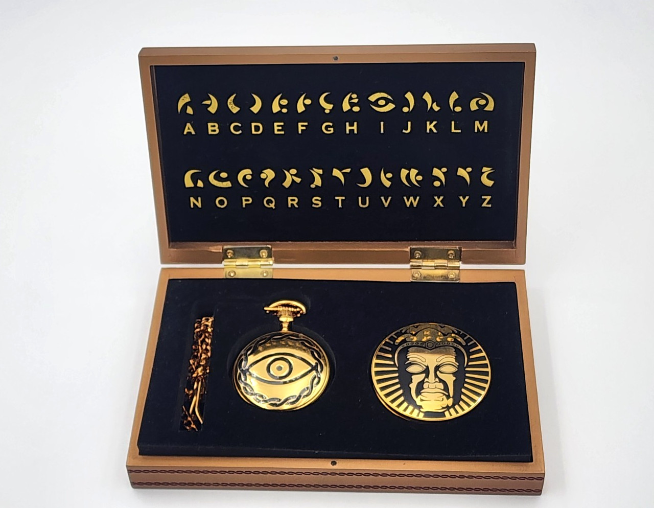 DISNEYLAND 2005 INDIANA JONES 10th ANNIVERSARY BOXED WATCH & COMPASS SET - RARE DISNEYLAND 2005 INDIANA JONES 10th ANNIVERSARY BOXED WATCH & COMPASS SET - RARE